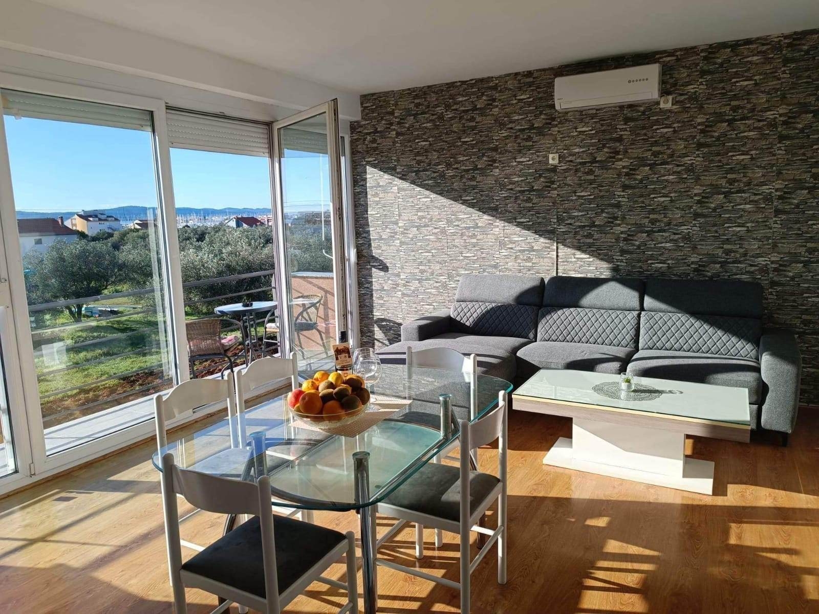 One bedroom apartment with terrace and sea view Sukošan, Zadar (A-23934-b)