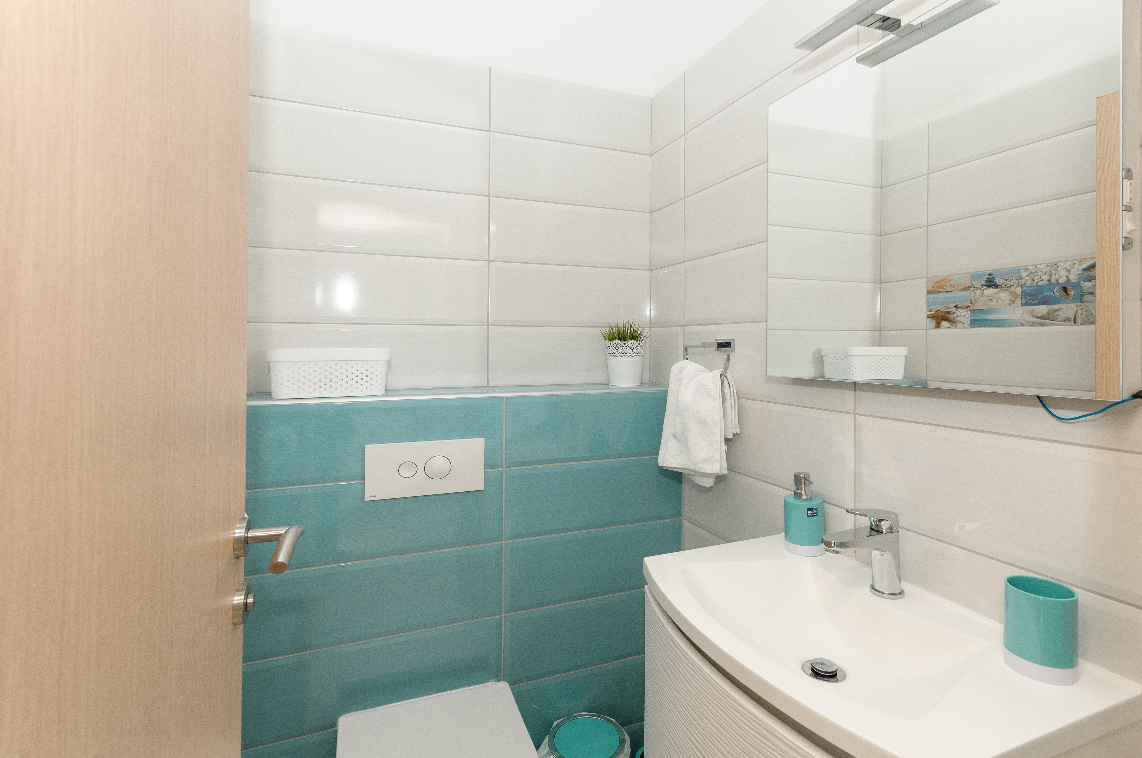 Comfortable and spacious house with terrace and sea view Plano, Trogir  K