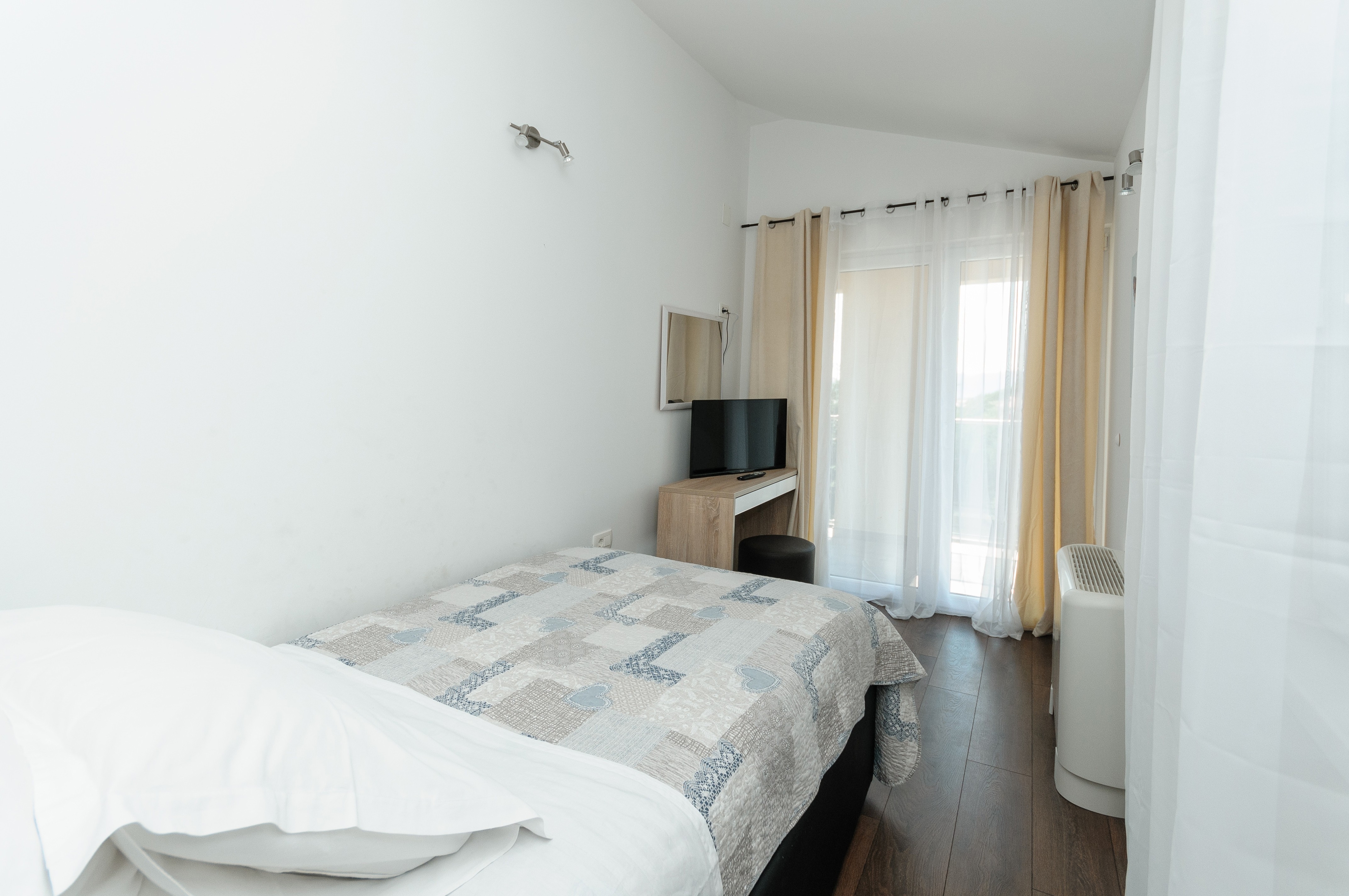 Comfortable and spacious house with terrace and sea view Plano, Trogir  K