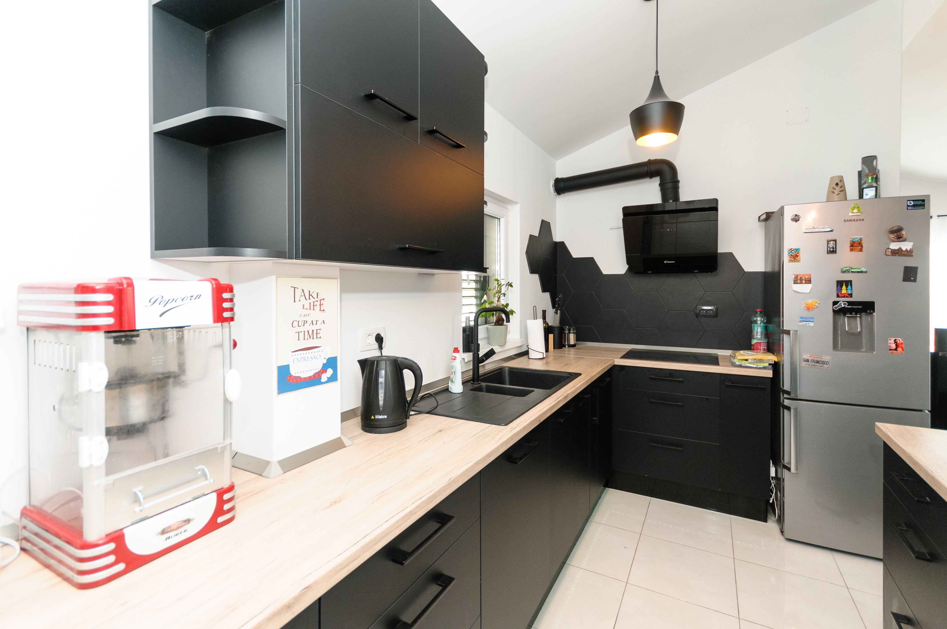 Comfortable and spacious house with terrace and sea view Plano, Trogir  K