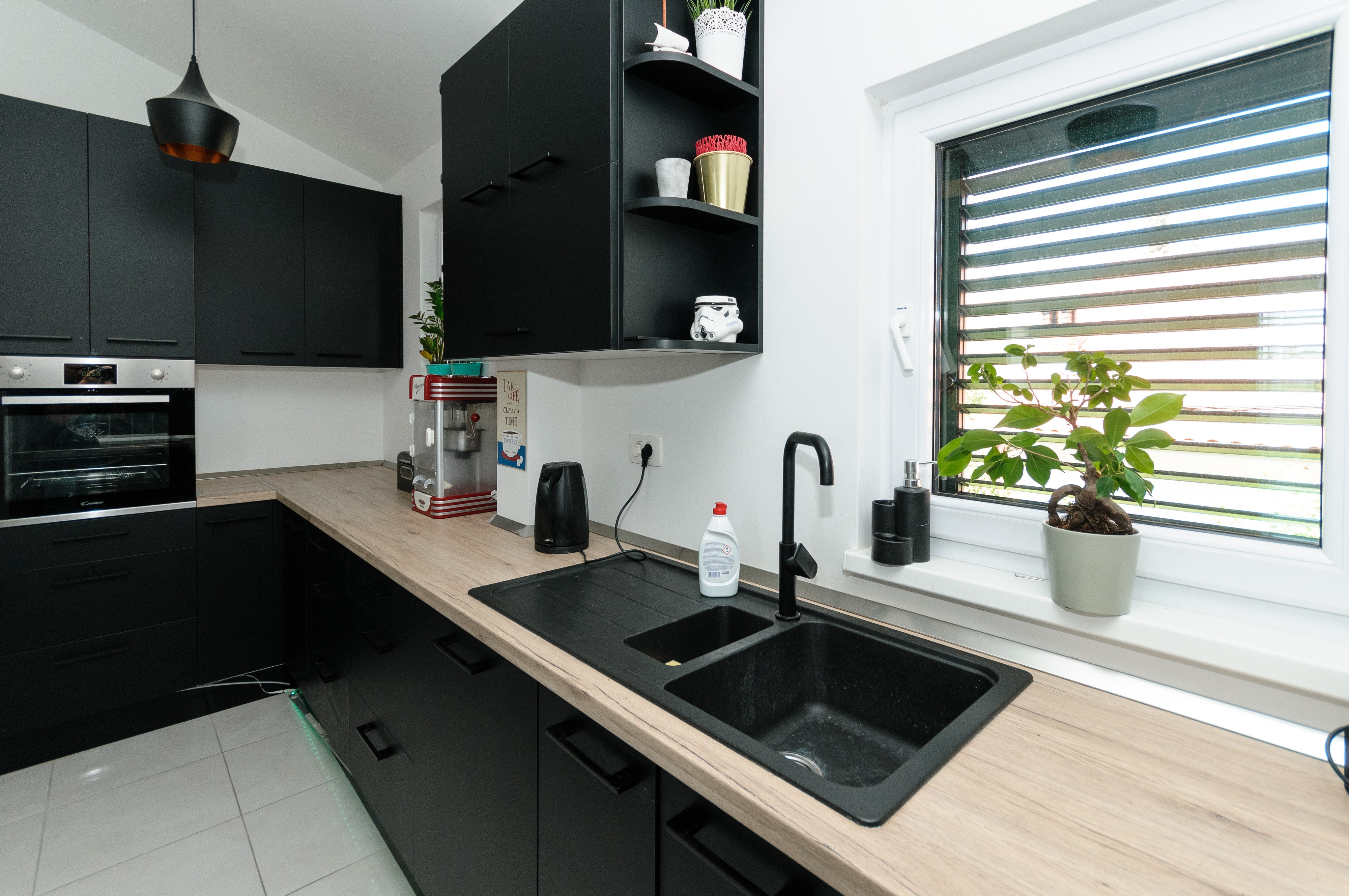 Comfortable and spacious house with terrace and sea view Plano, Trogir  K