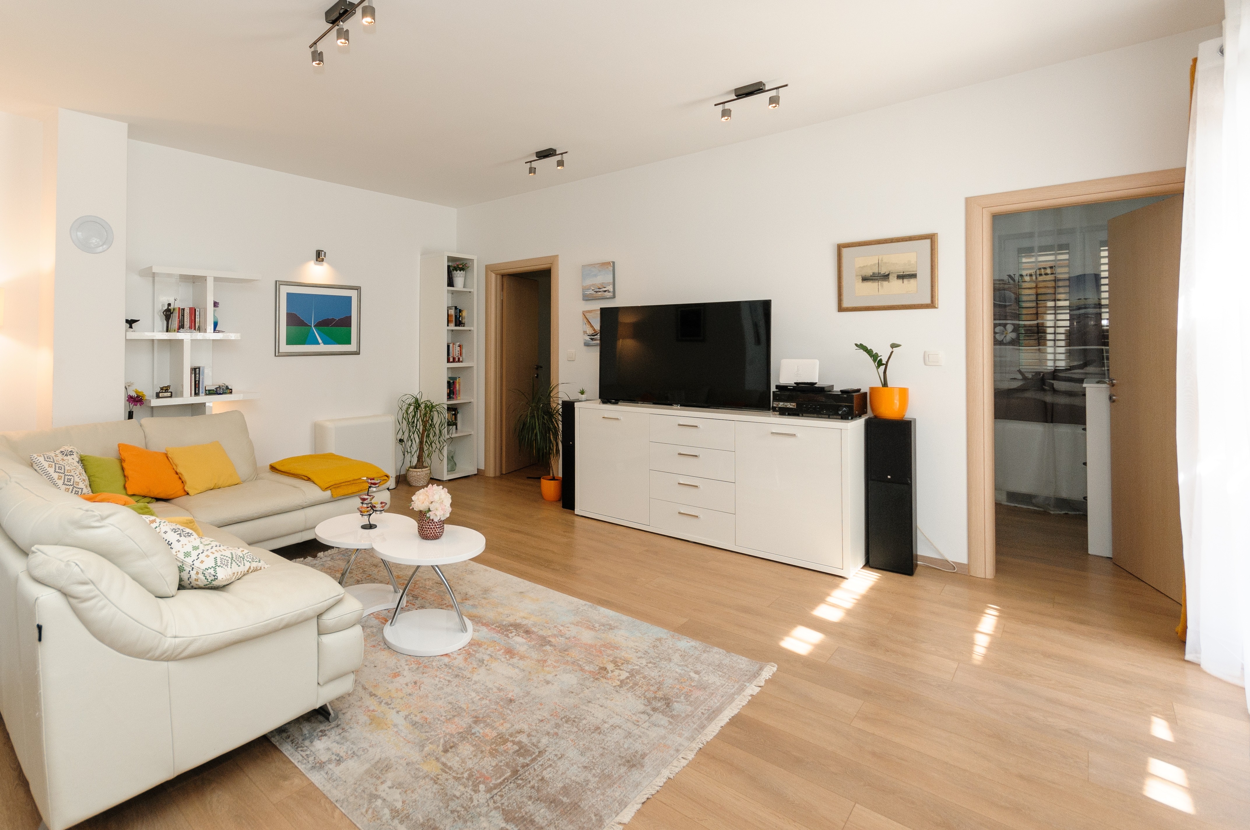 Comfortable and spacious house with terrace and sea view Plano, Trogir (K-23937) Comfortable and spacious house with terrace and sea view Plano, Trogir (K-23937)