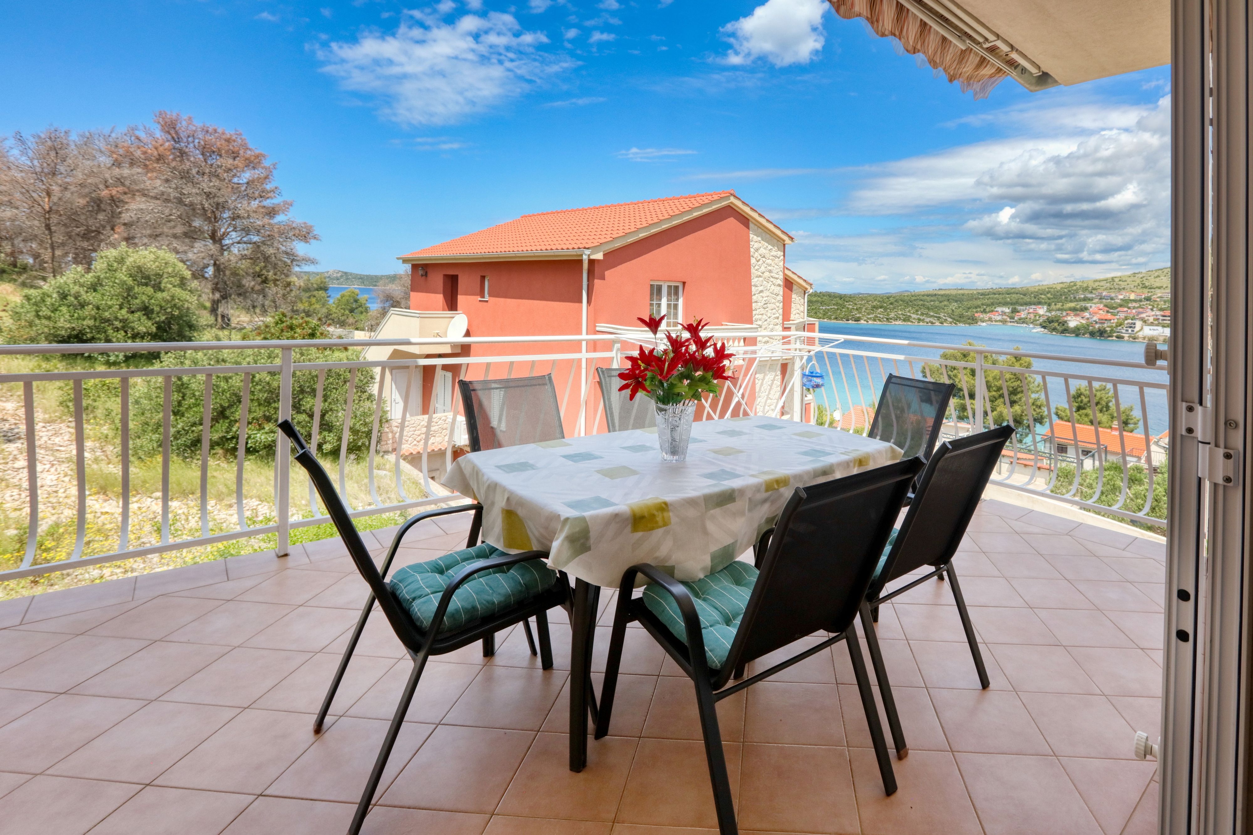 Two bedroom apartment near beach Šparadići, Šibenik (A-23939-a) Two bedroom apartment near beach Šparadići, Šibenik (A-23939-a)