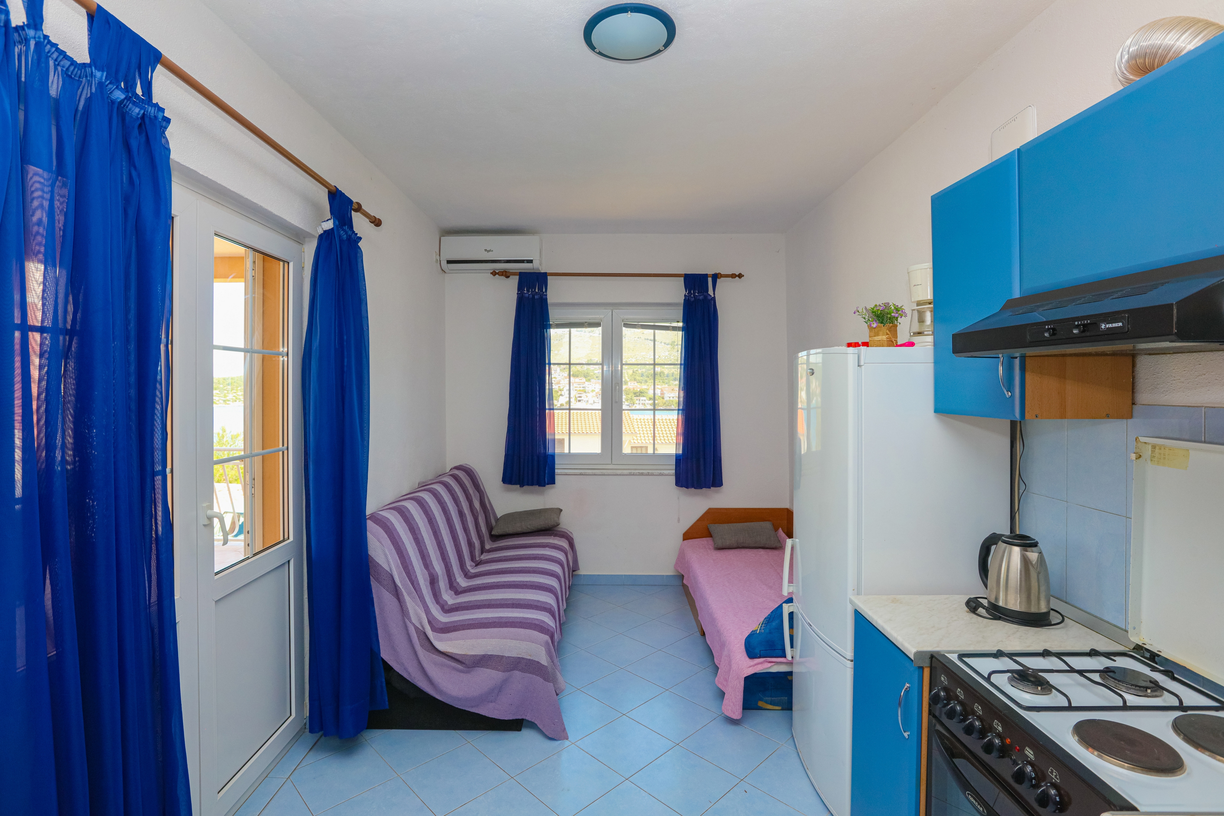 Two bedroom apartment near beach Šparadići, Šibenik (A-23939-b)