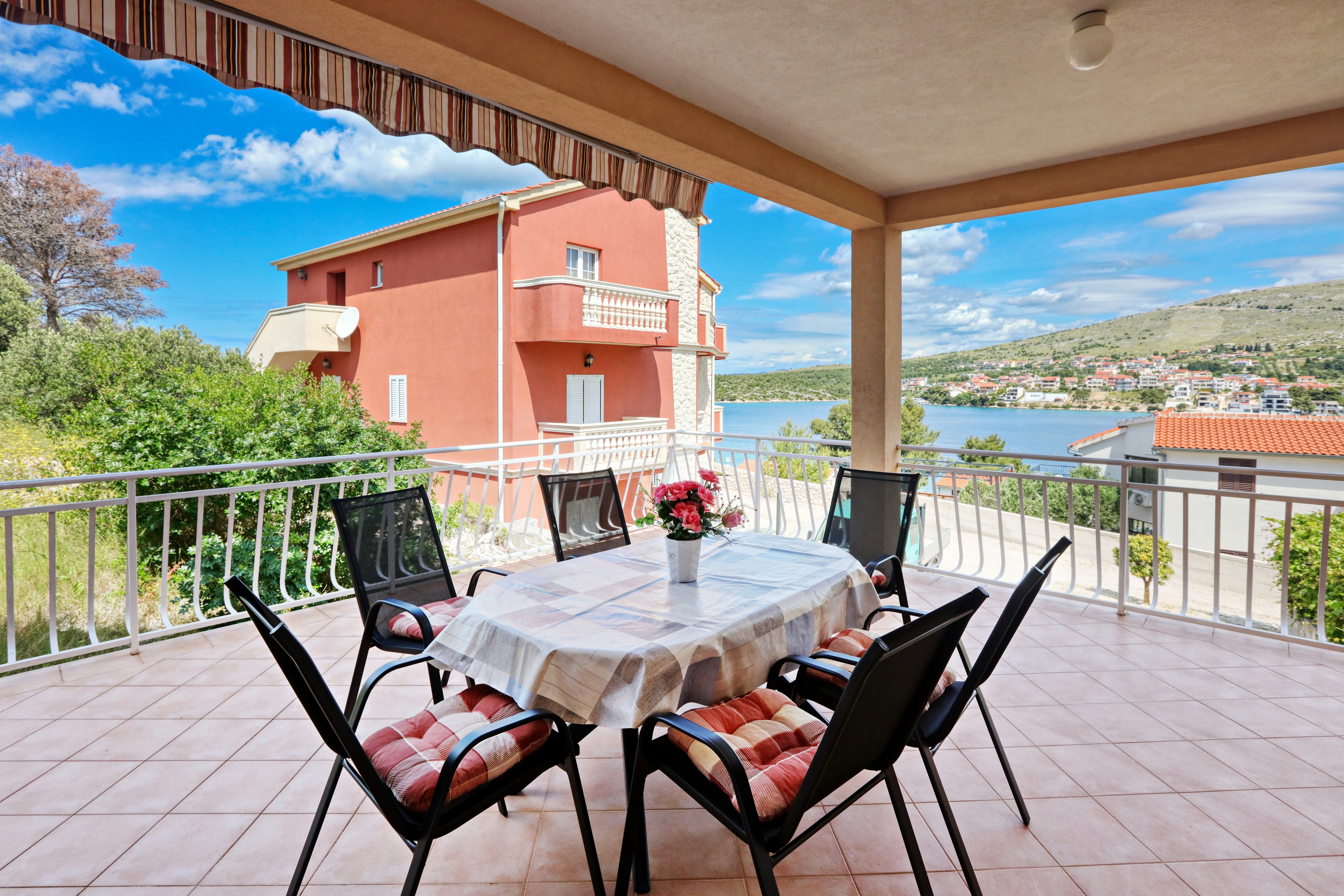 Two bedroom apartment near beach Šparadići, Šibenik  A-b