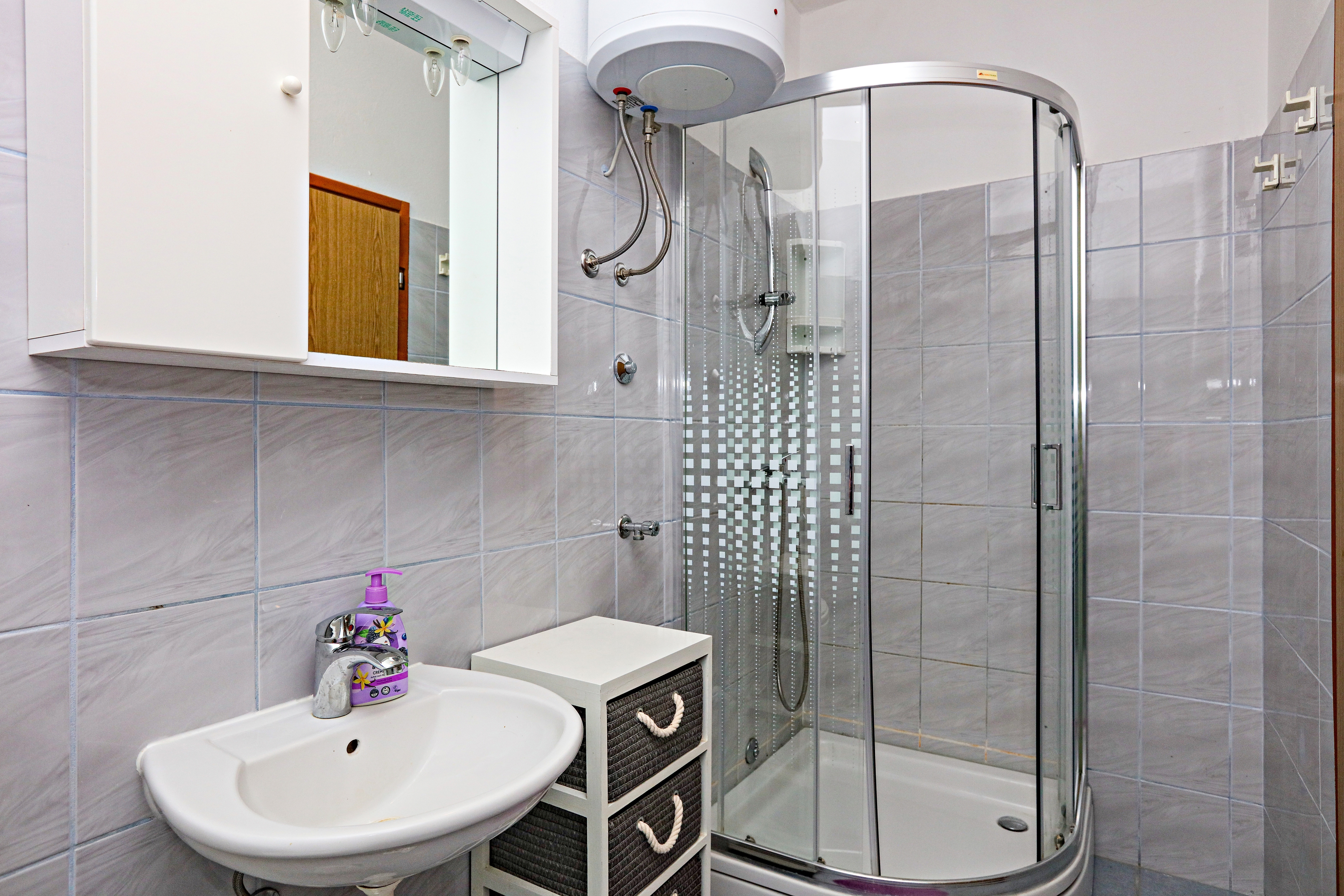 Two bedroom apartment near beach Šparadići, Šibenik  A-c