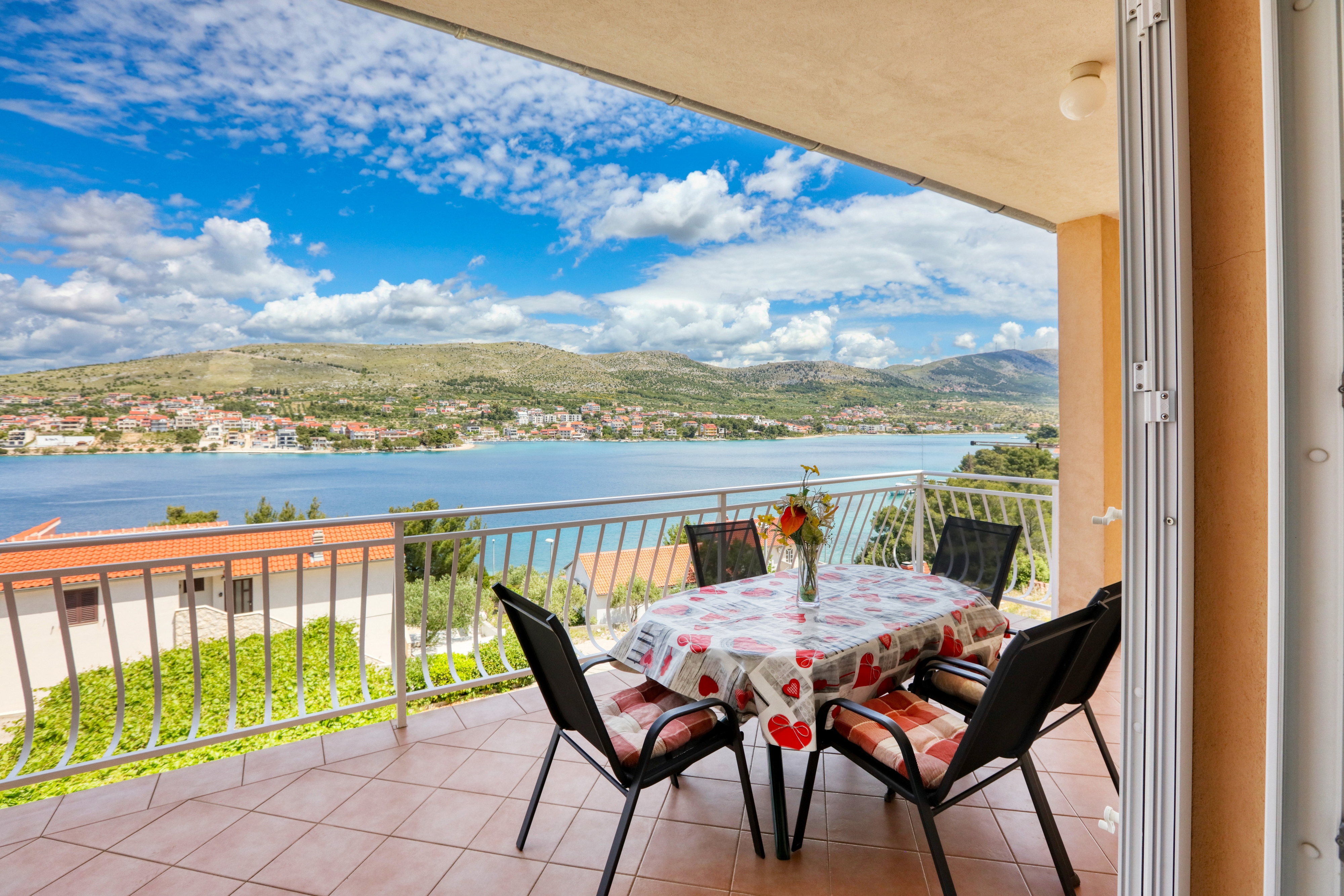 Two bedroom apartment near beach Šparadići, Šibenik (A-23939-d)