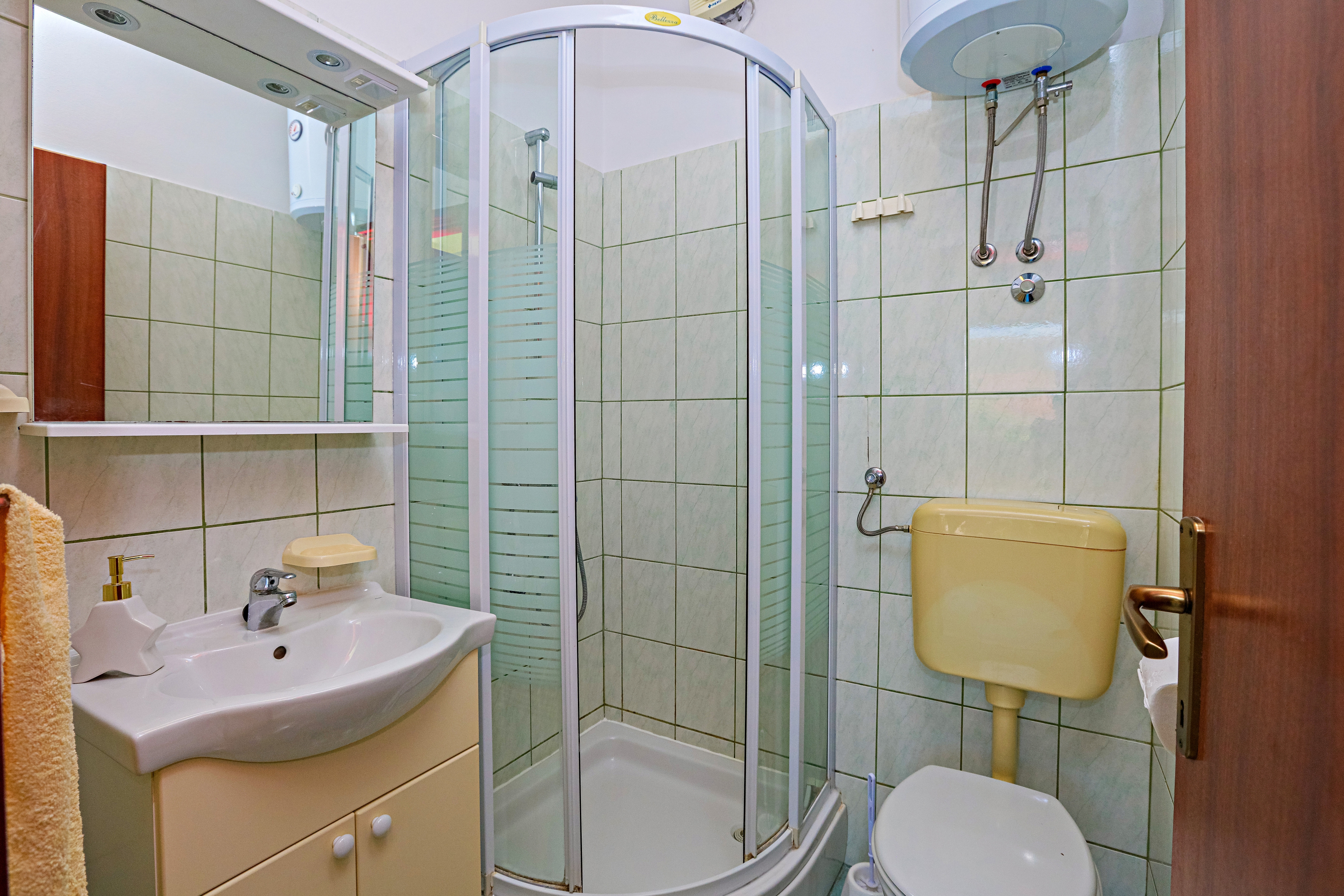 One bedroom apartment near beach Šparadići, Šibenik  A-e