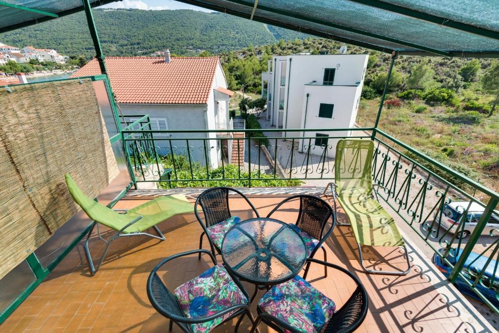 Three bedroom apartment with terrace Grebaštica, Šibenik  A-b