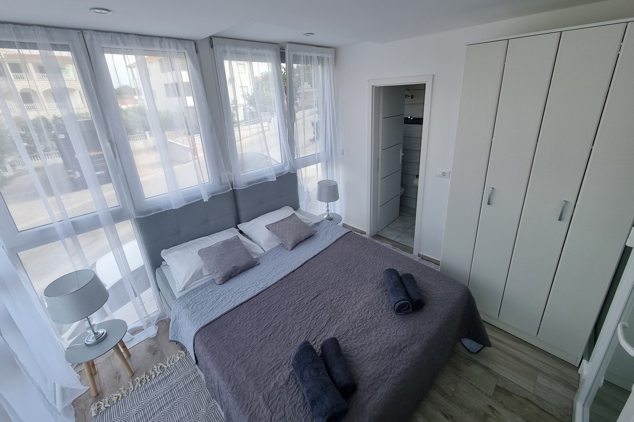 Two bedroom apartment with terrace Okrug Gornji, Čiovo  A-a