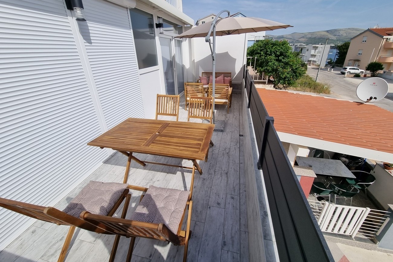 Two bedroom apartment with terrace Okrug Gornji, Čiovo  A-a