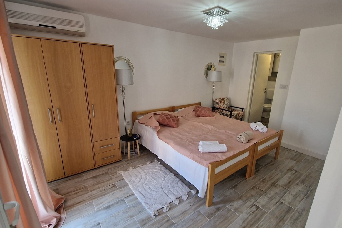 Two bedroom apartment with terrace Okrug Gornji, Čiovo  A-b