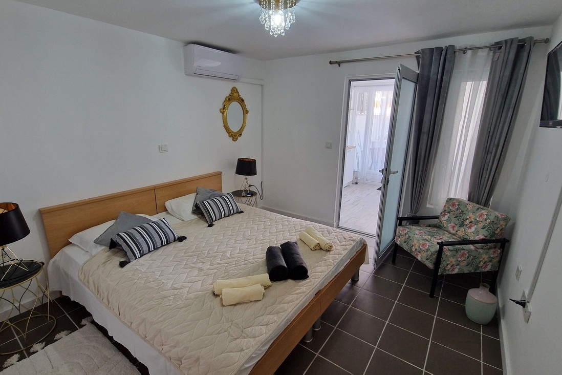Two bedroom apartment with terrace Okrug Gornji, Čiovo  A-b