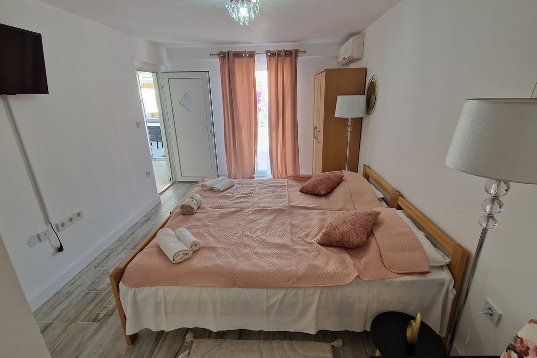 Two bedroom apartment with terrace Okrug Gornji, Čiovo  A-b