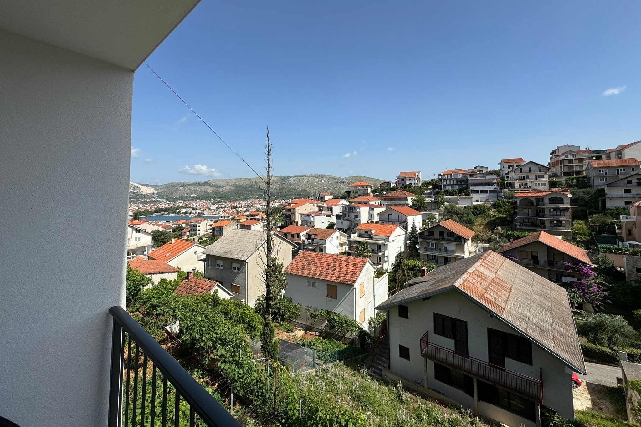 Three bedroom apartment with balcony Trogir  A-a