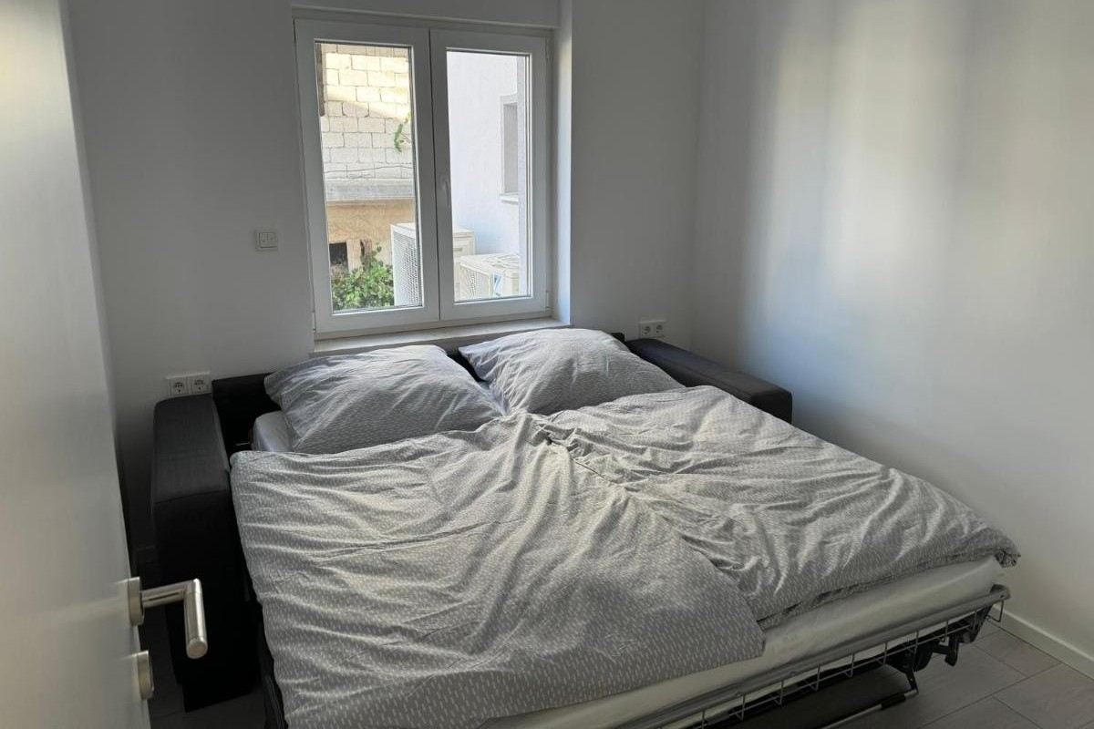 Three bedroom apartment with balcony Trogir  A-a