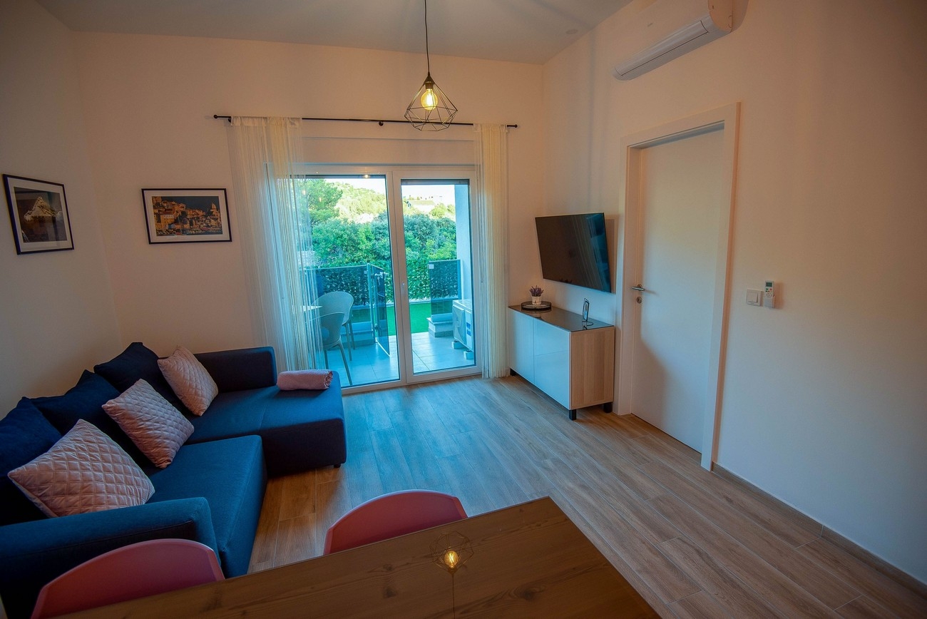 One bedroom apartment with terrace Solaris, Šibenik  A-a