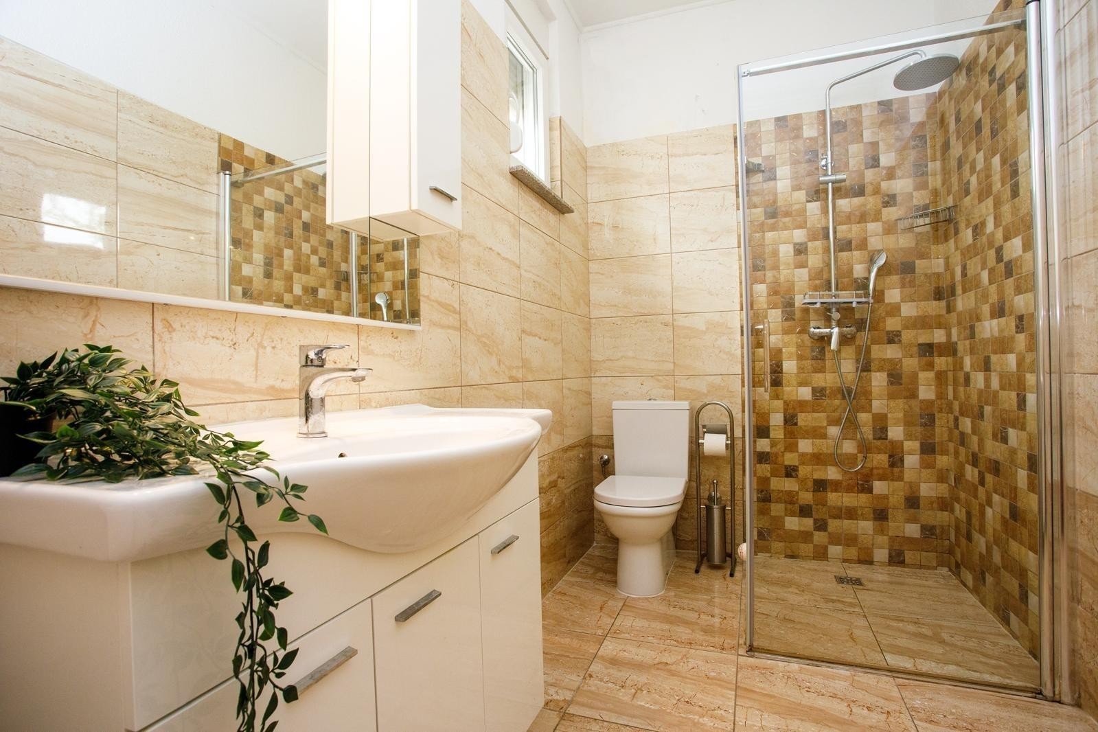 Three bedroom house with terrace Srinjine, Split  K
