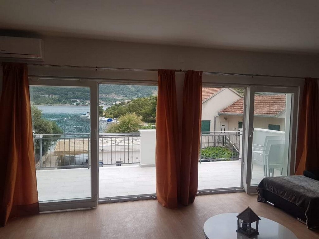 Two bedroom apartment near beach Grebaštica, Šibenik (A-23955-b)