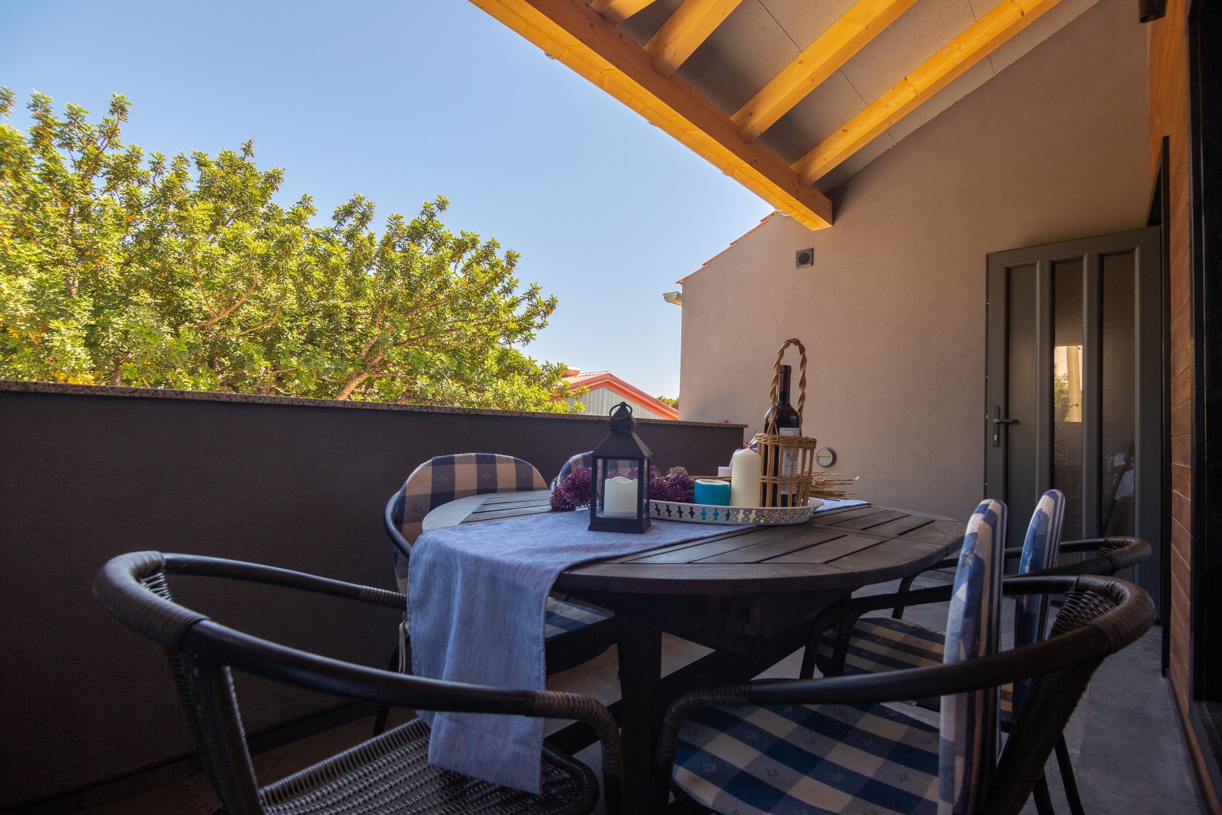 Dvosobni apartma S teraso Komiža, Vis  A-a