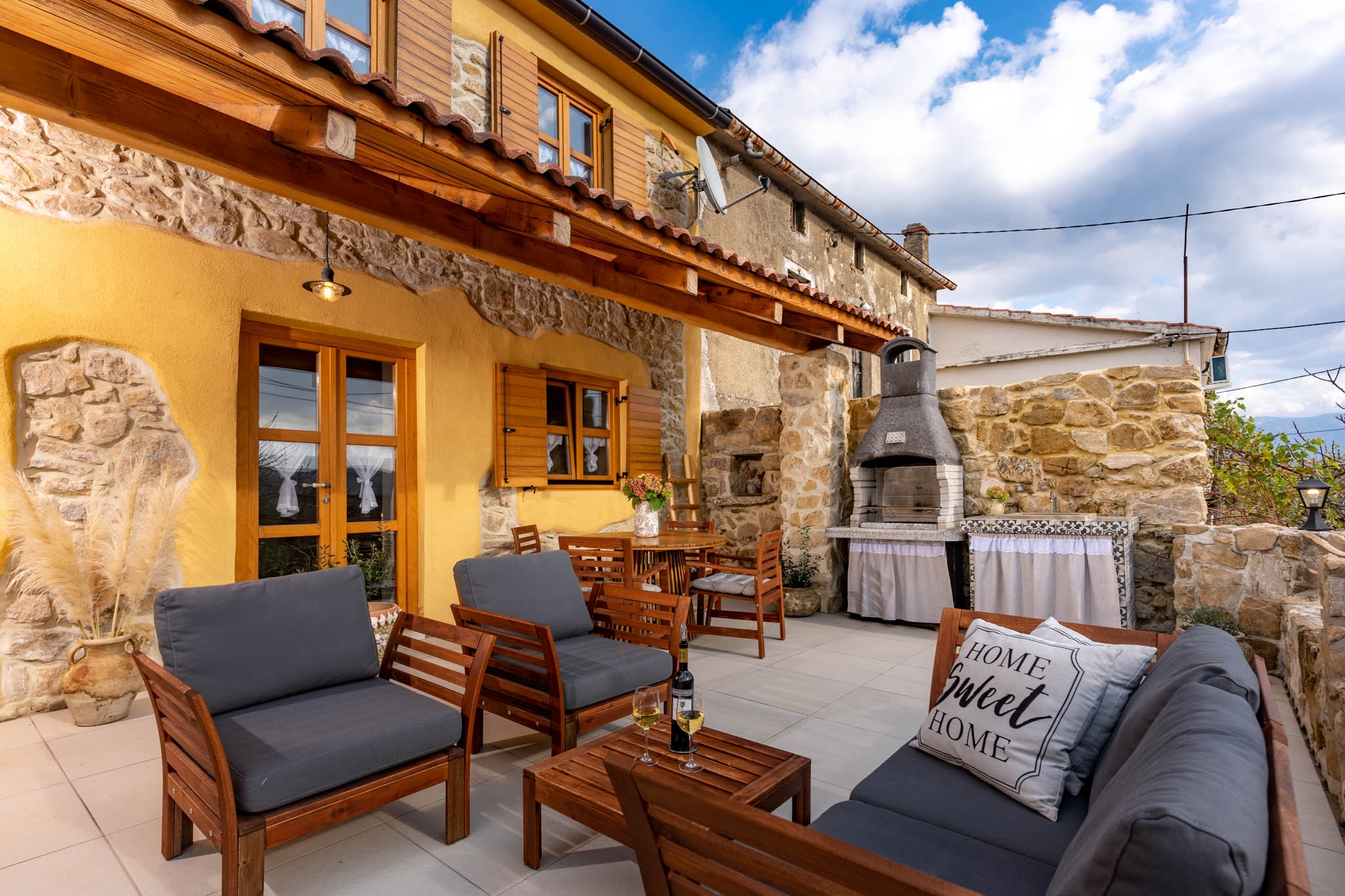 Two bedroom apartment with terrace Lopar, Rab  A-a