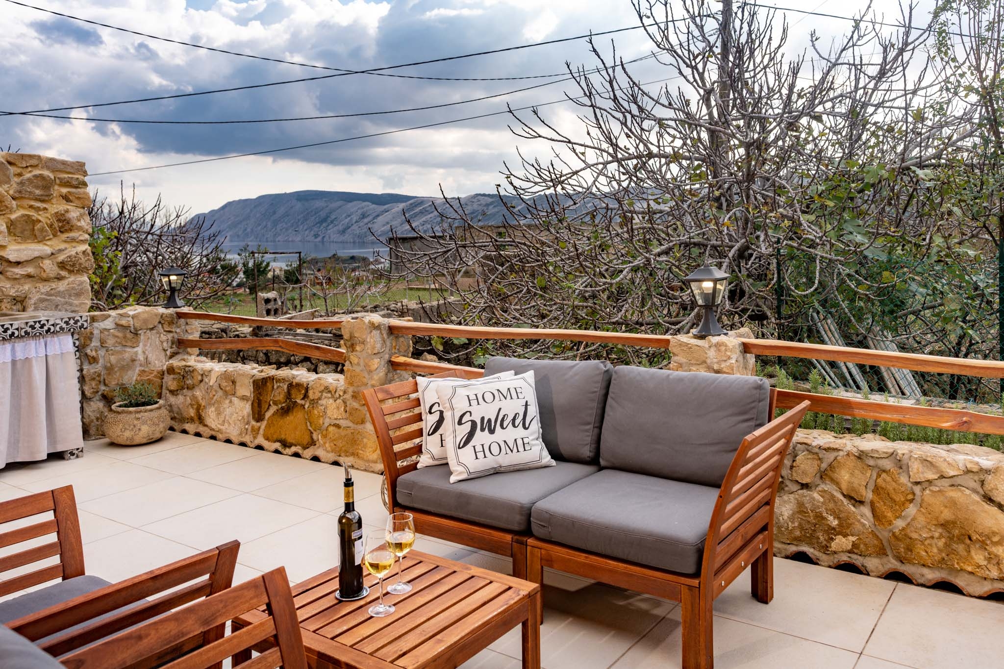 Two bedroom apartment with terrace Lopar, Rab  A-a