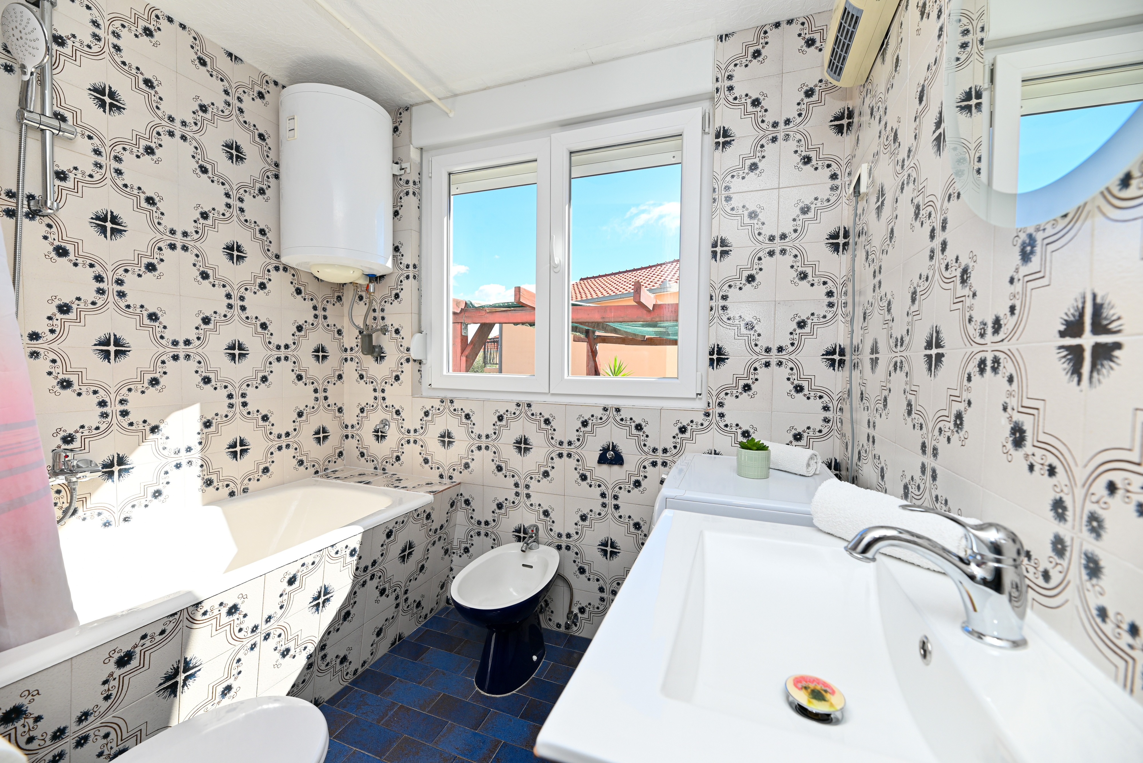 Two bedroom apartment with terrace and sea view Mastrinka, Čiovo  A-a