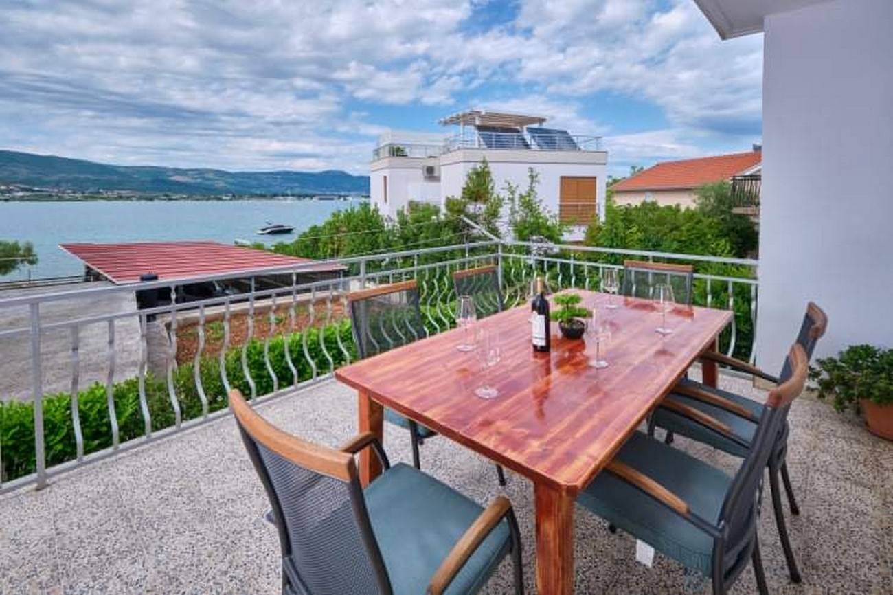 Two bedroom apartment with terrace and sea view Mastrinka, Čiovo  A-a