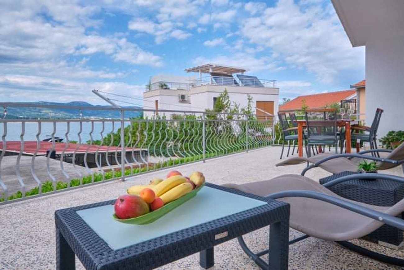 Two bedroom apartment with terrace and sea view Mastrinka, Čiovo  A-a