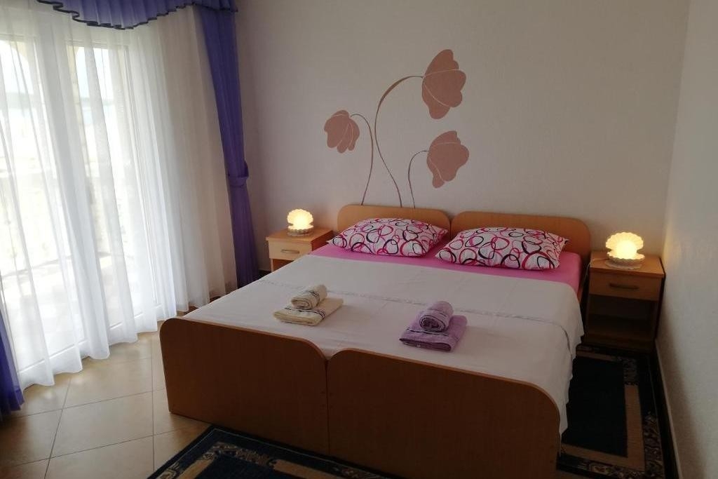 One bedroom apartment with balcony and sea view Zablaće, Šibenik (A-23960-b)