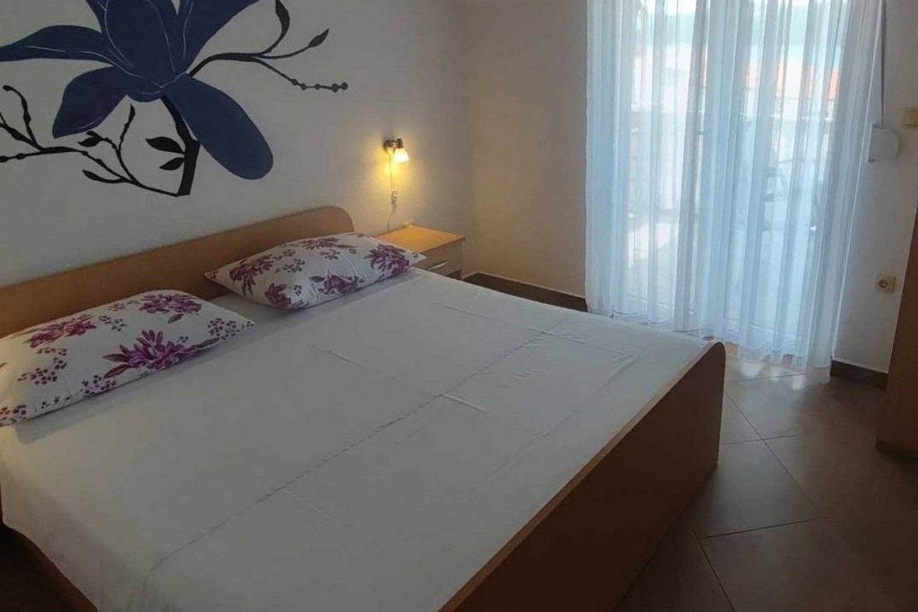 Two bedroom apartment with balcony and sea view Zablaće, Šibenik (A-23960-c)