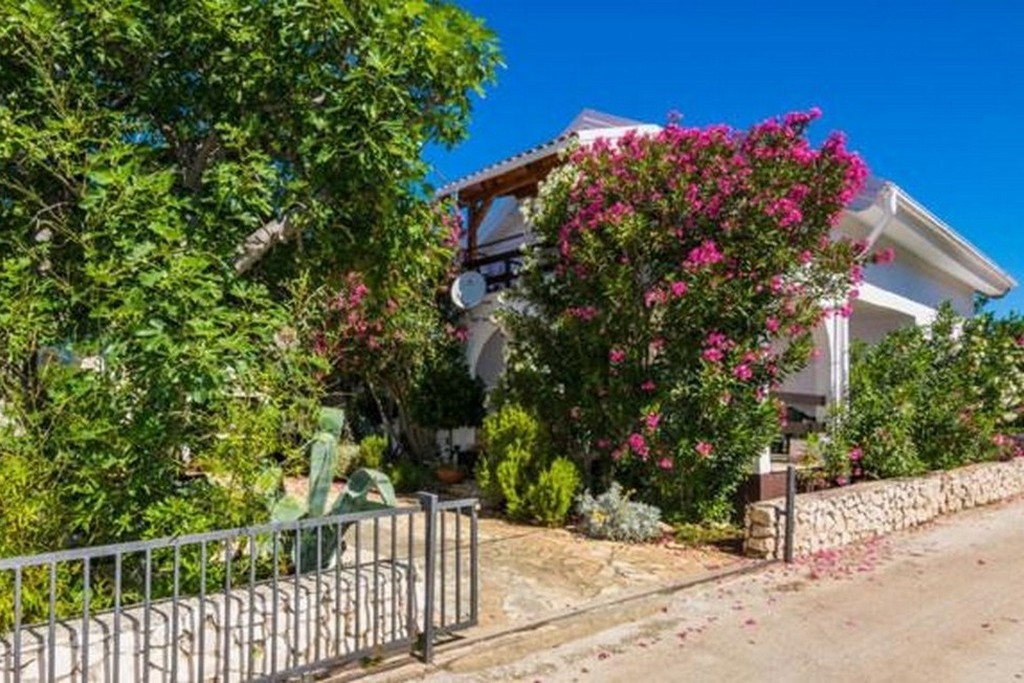 Dvosobni apartma S teraso Vir  A-a