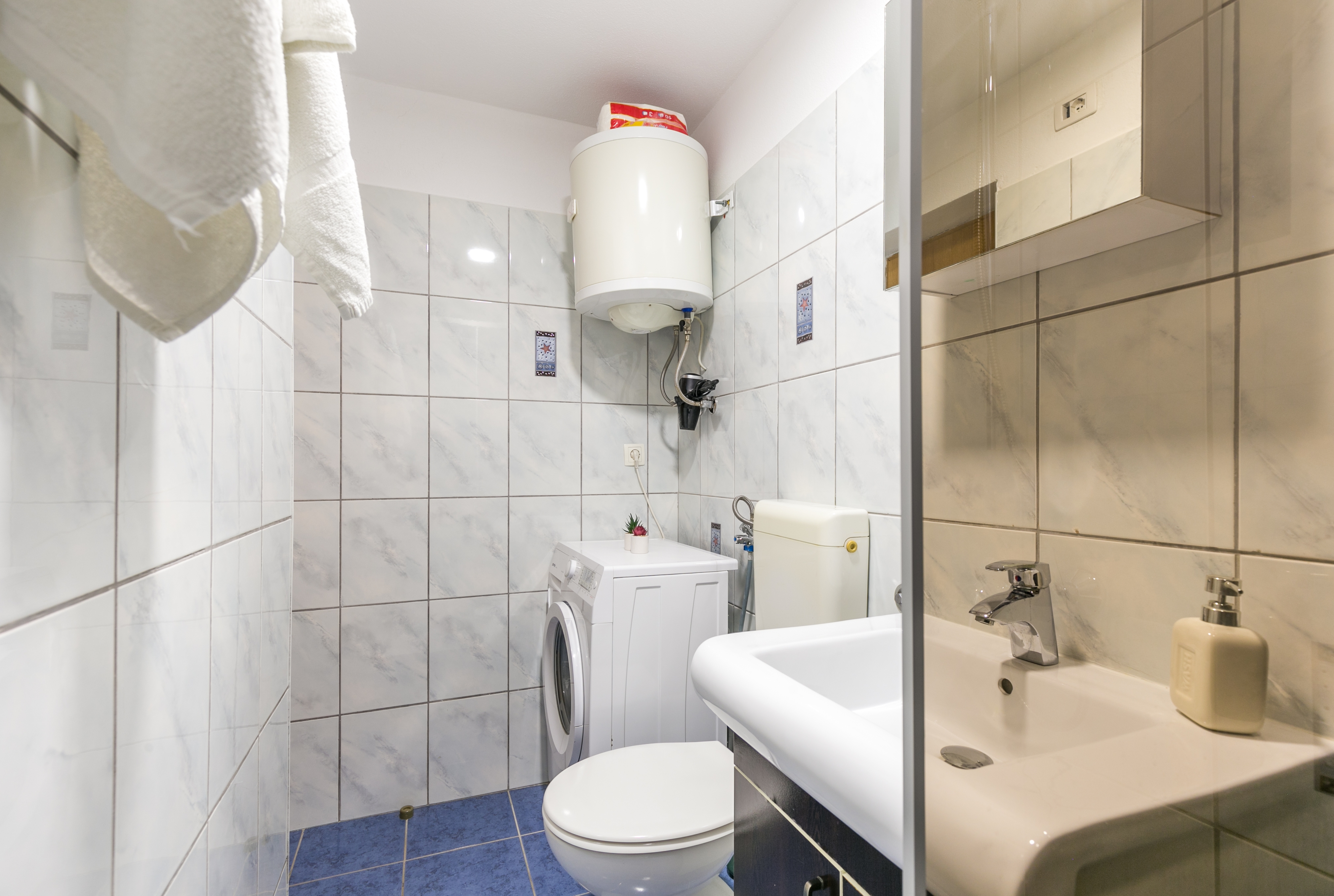 One bedroom apartment with terrace and sea view Trogir  A-a