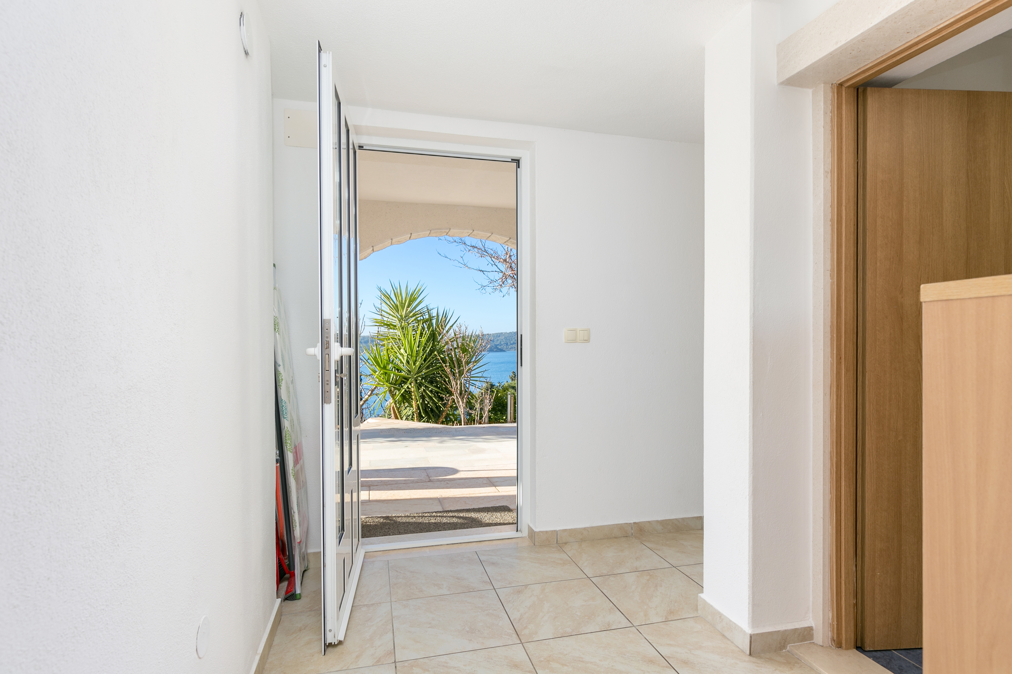 One bedroom apartment with terrace and sea view Trogir  A-a