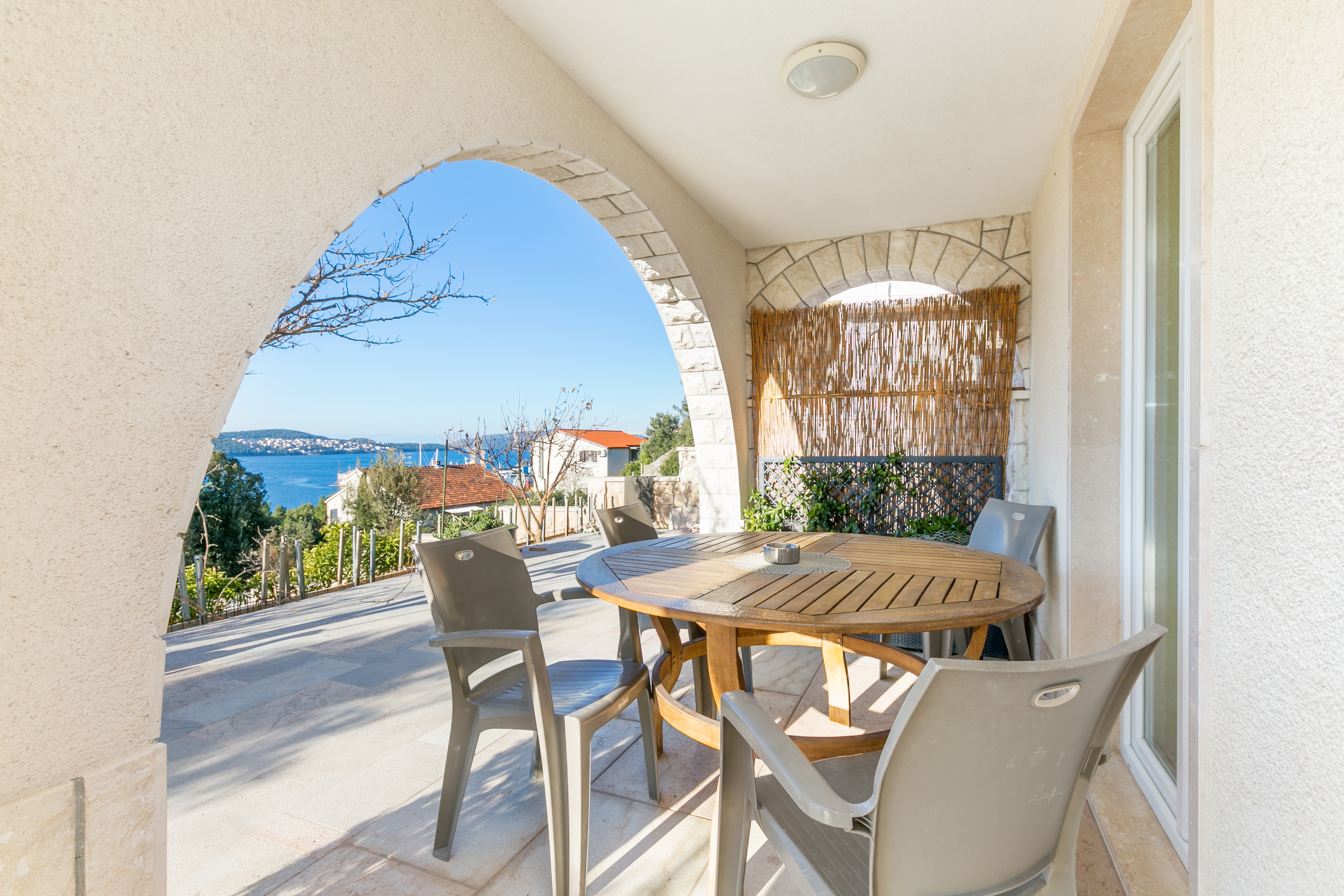 One bedroom apartment with terrace and sea view Trogir  A-a