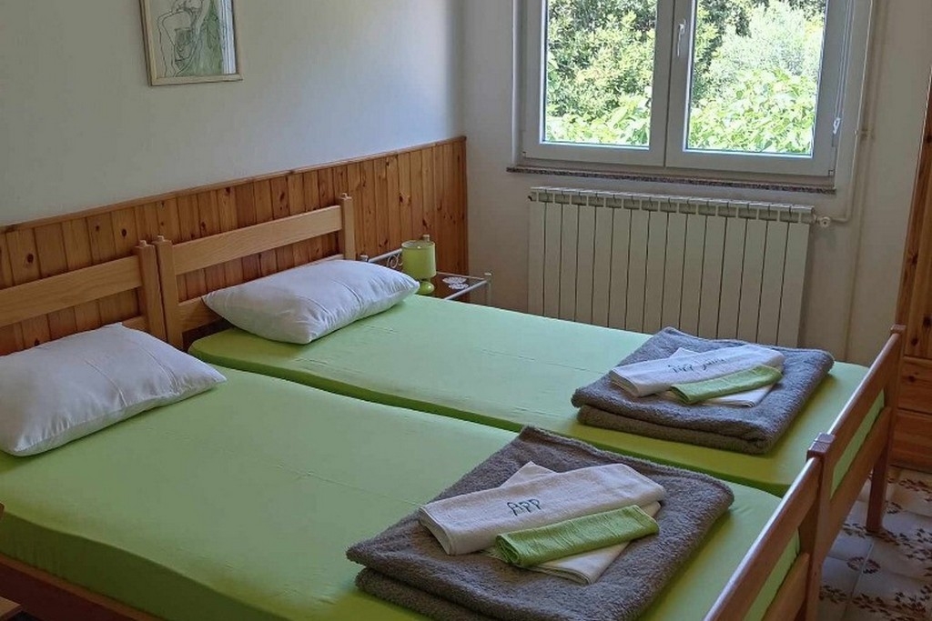 Studio flat near beach Martinšćica, Cres (AS-23980-a)