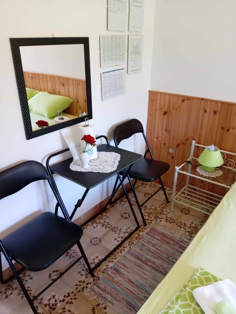 Room near beach Martinšćica, Cres (S-23980-a) Room near beach Martinšćica, Cres (S-23980-a)