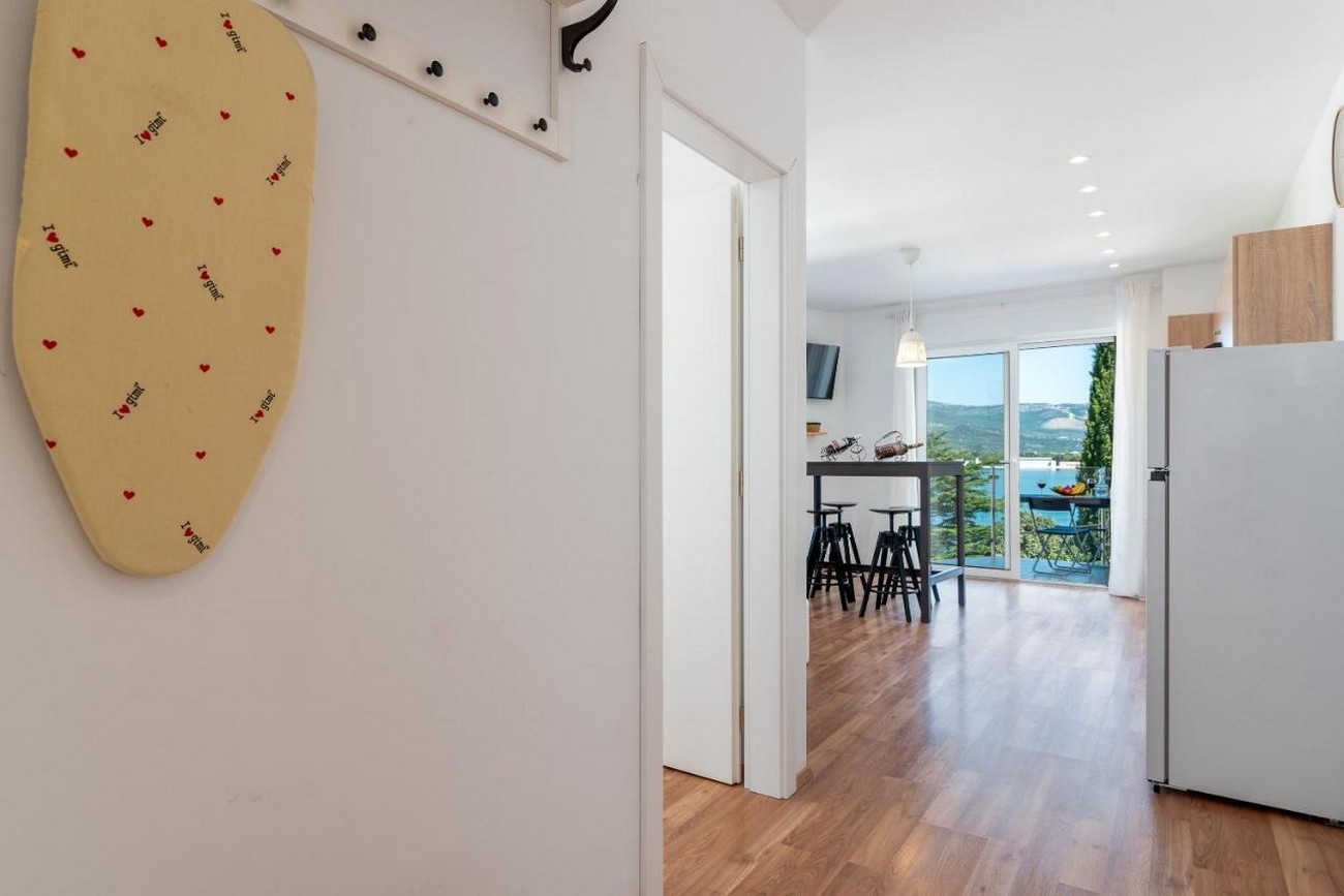 Two bedroom apartment with terrace and sea view Mastrinka, Čiovo  A-a