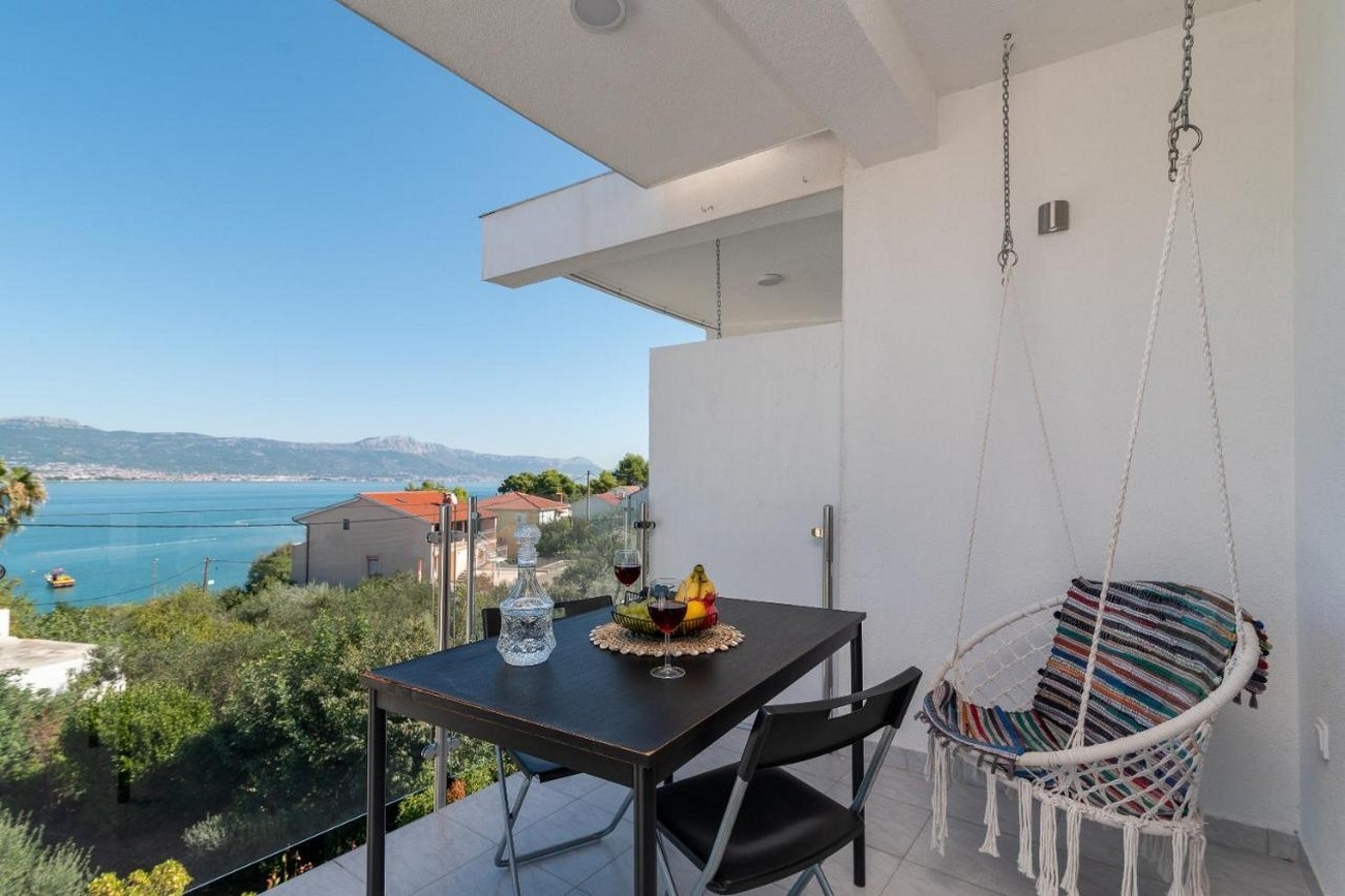 Two bedroom apartment with terrace and sea view Mastrinka, Čiovo  A-a