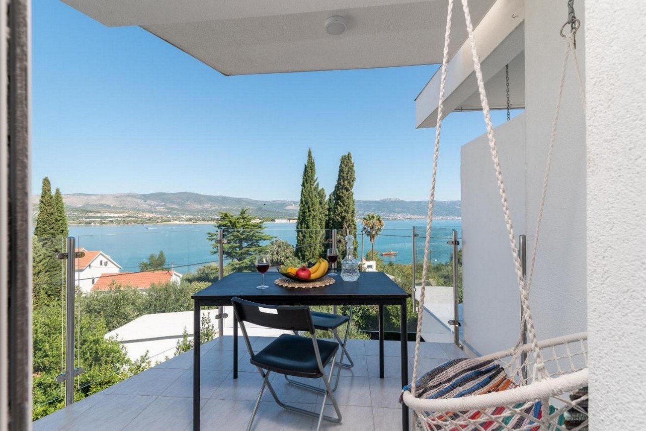 Two bedroom apartment with terrace and sea view Mastrinka, Čiovo  A-a