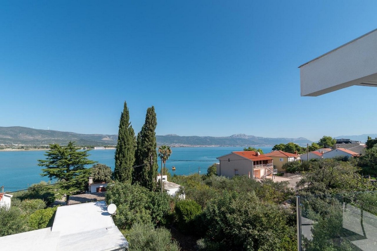 Two bedroom apartment with terrace and sea view Mastrinka, Čiovo  A-a