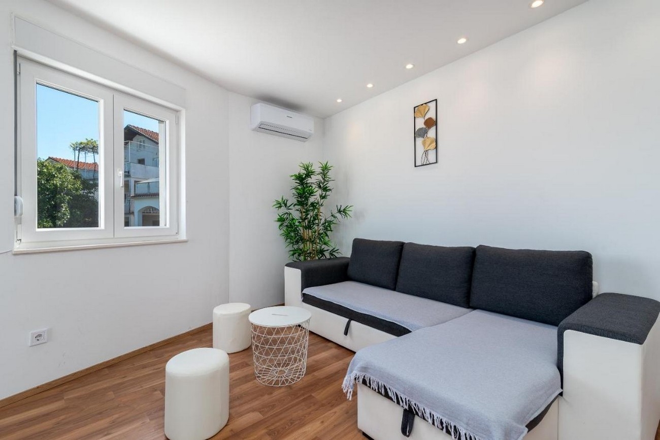 One bedroom apartment with terrace and sea view Mastrinka, Čiovo (A-23984-b)