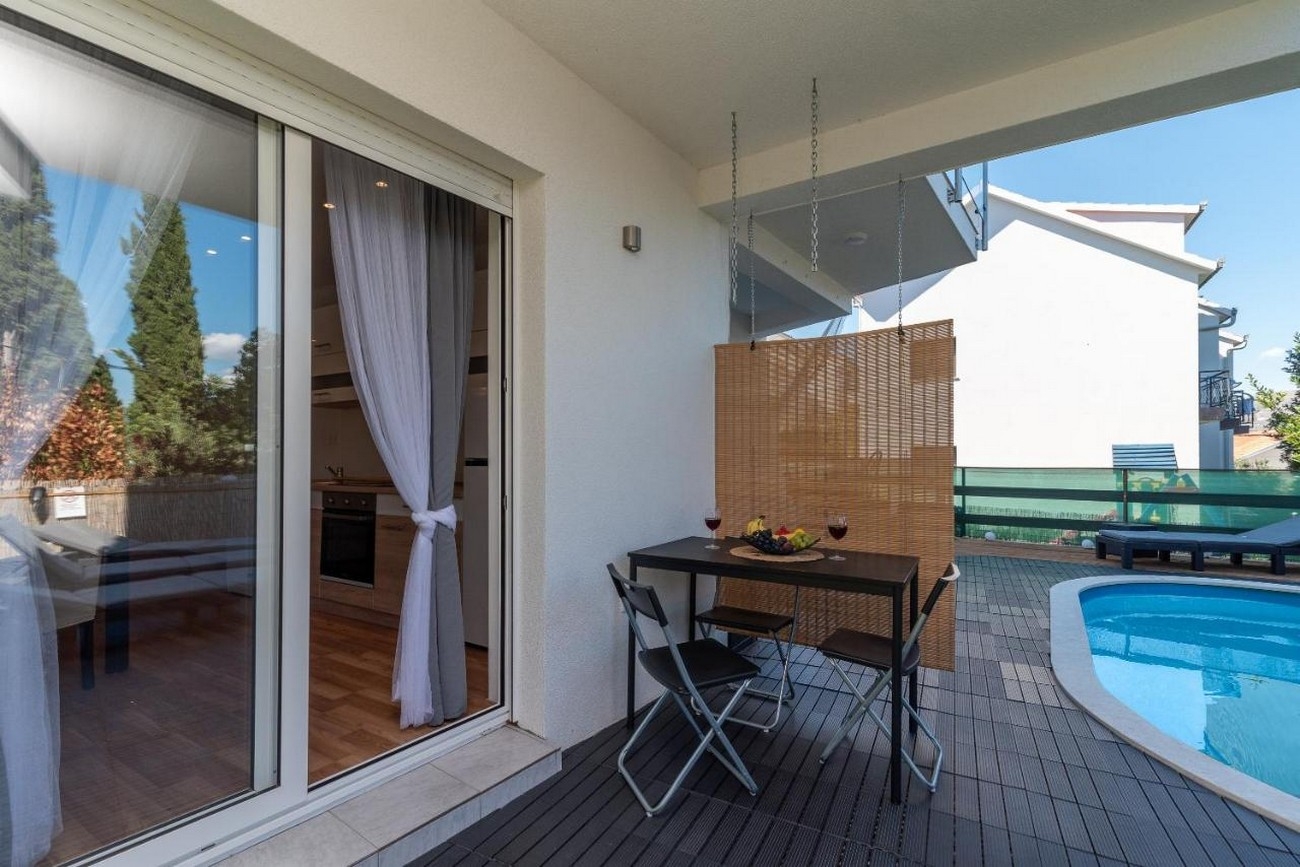 One bedroom apartment with terrace Mastrinka, Čiovo (A-23984-c)