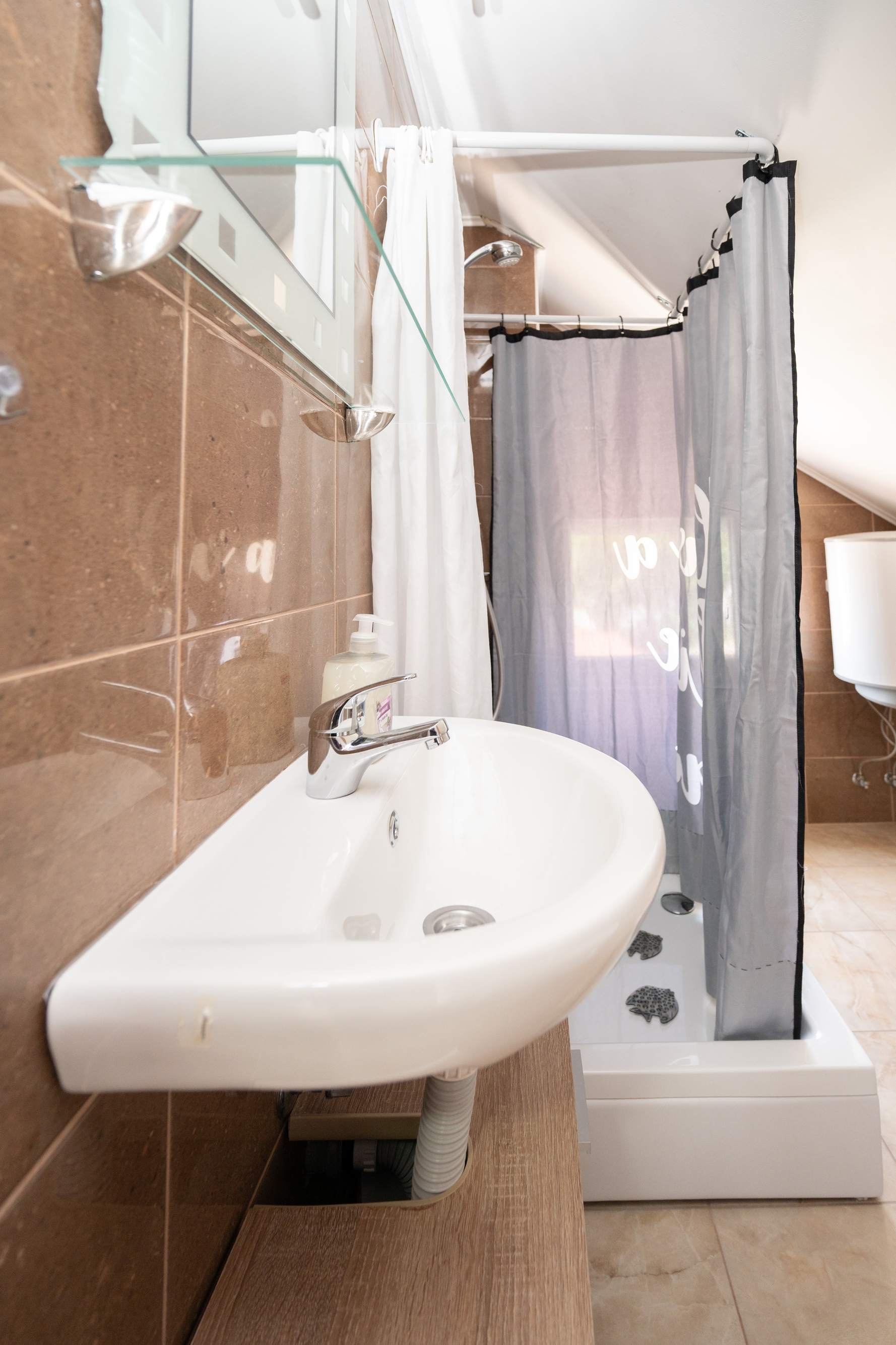 One bedroom apartment with terrace and sea view Gornji Karin, Novigrad  A-b