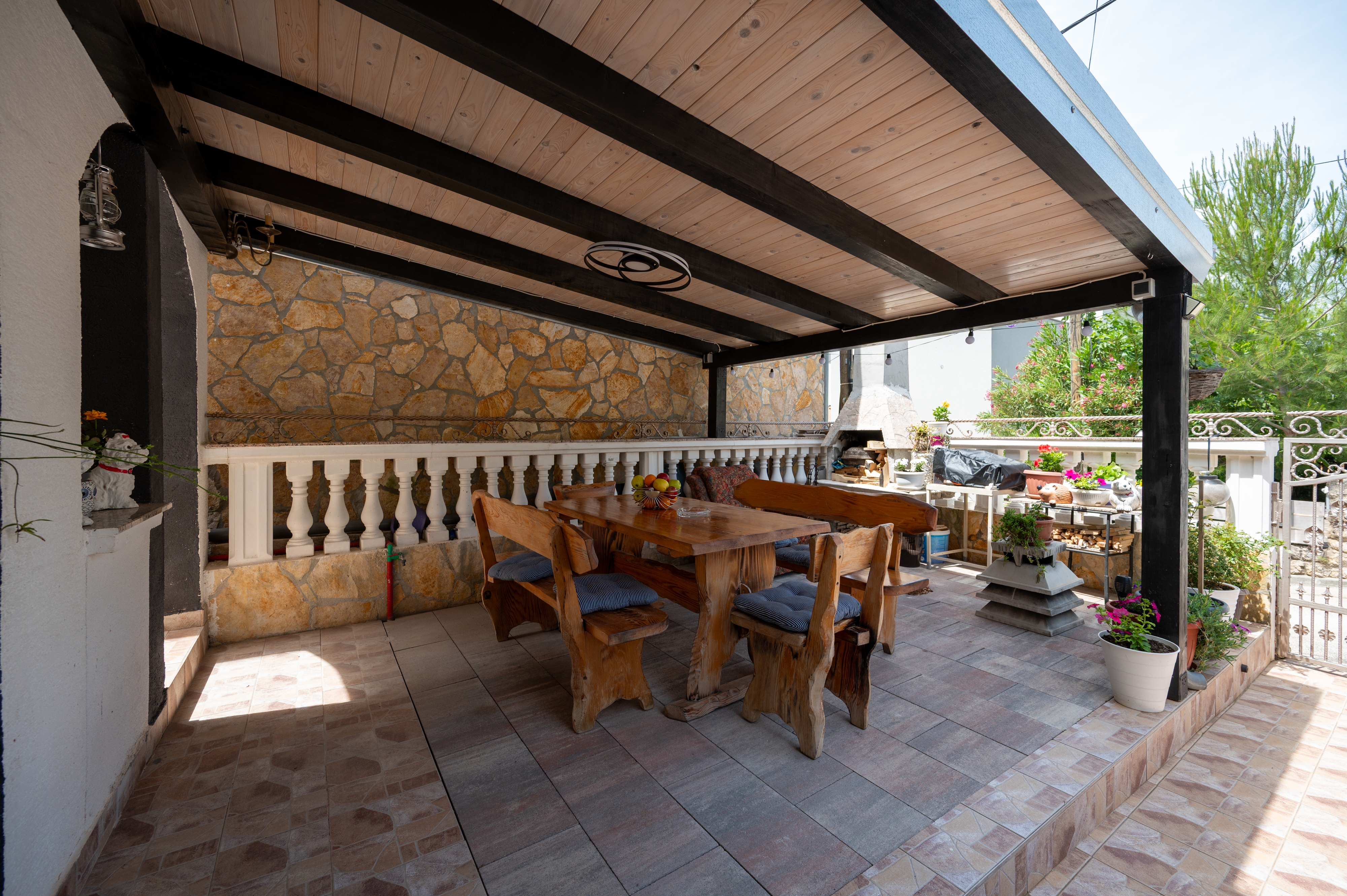 Studio flat with terrace Gornji Karin, Novigrad (AS-23985-a)