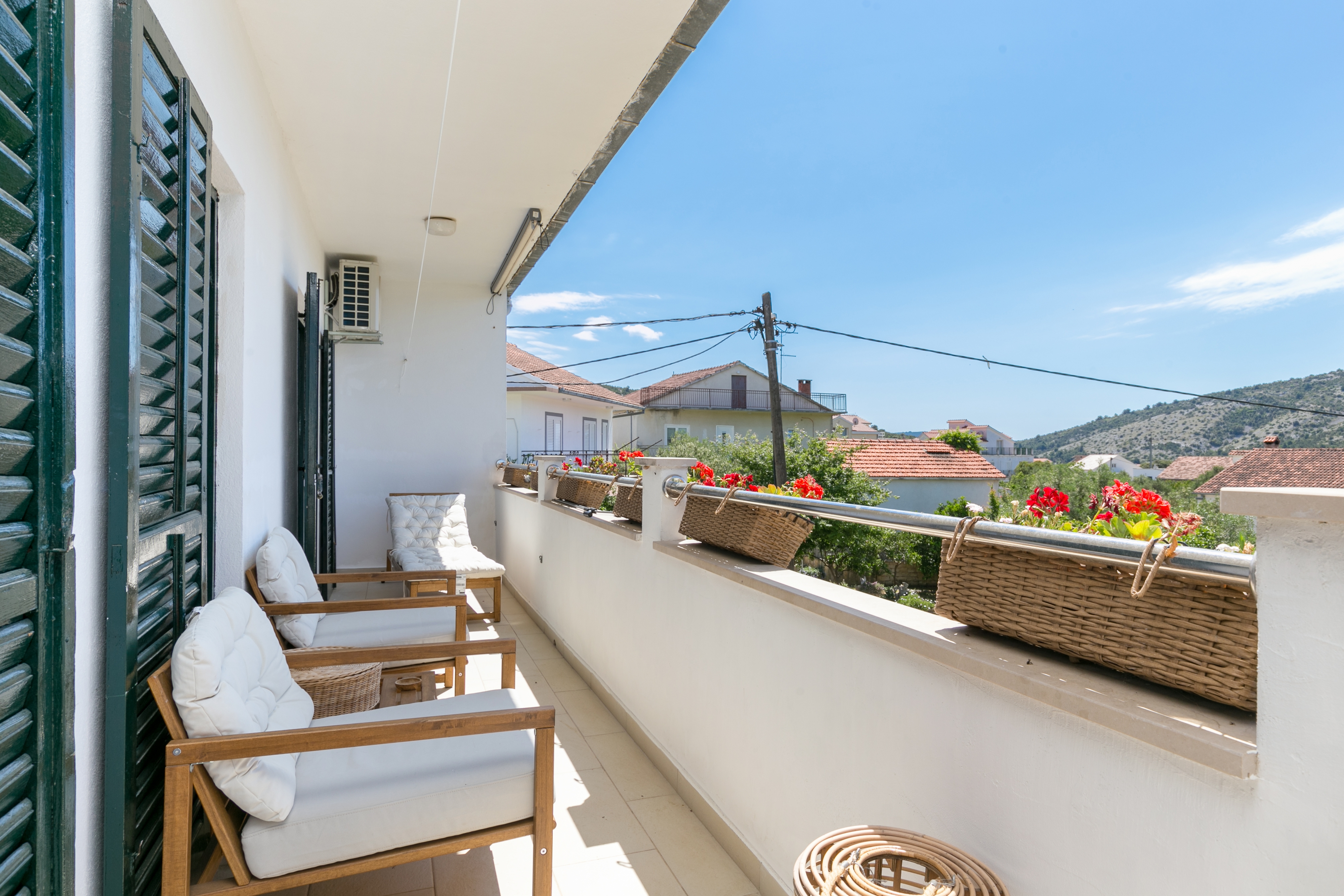 Two bedroom apartment with balcony and sea view Vinišće, Trogir  A-a