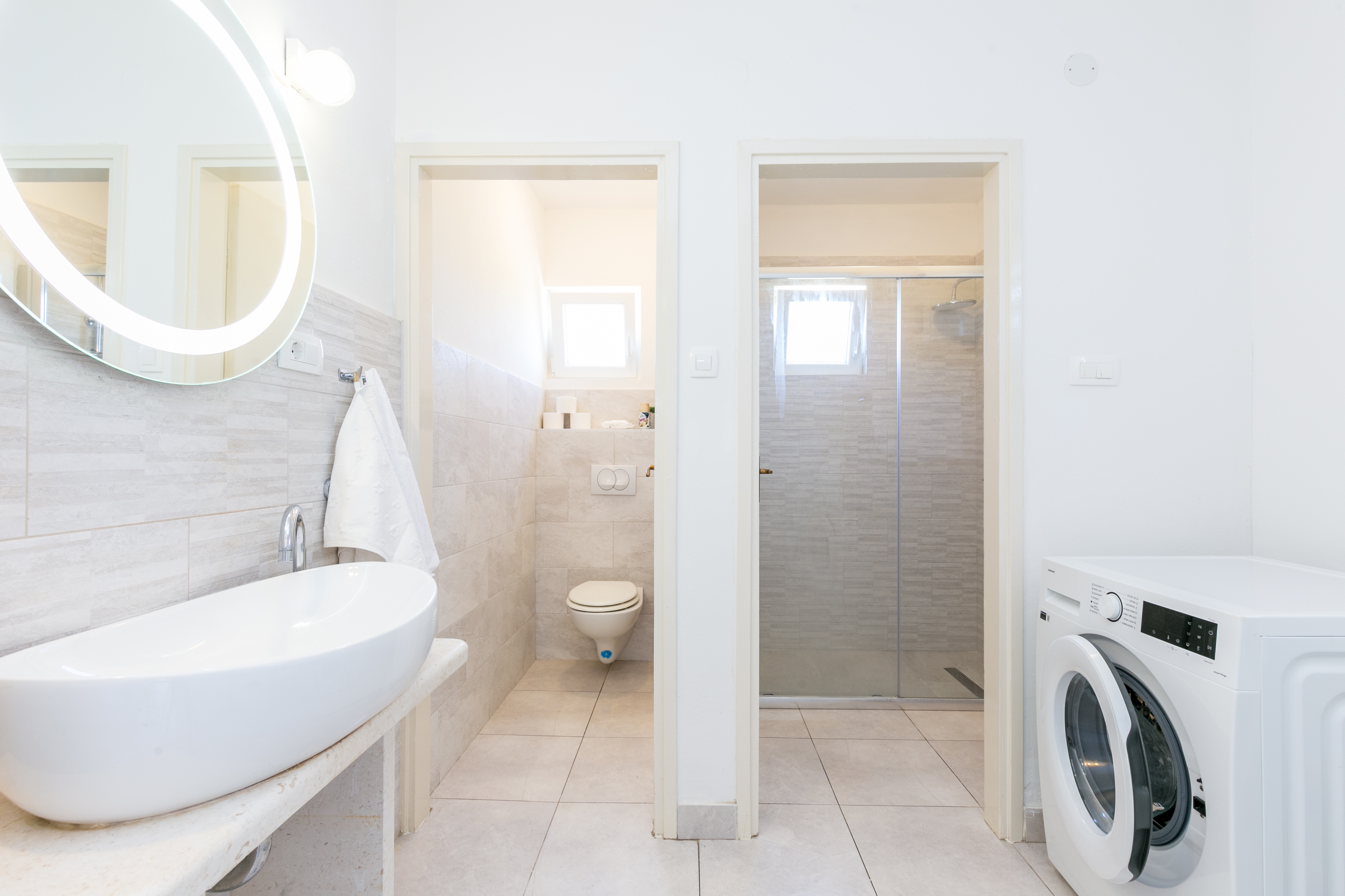 Two bedroom apartment with balcony and sea view Vinišće, Trogir  A-a