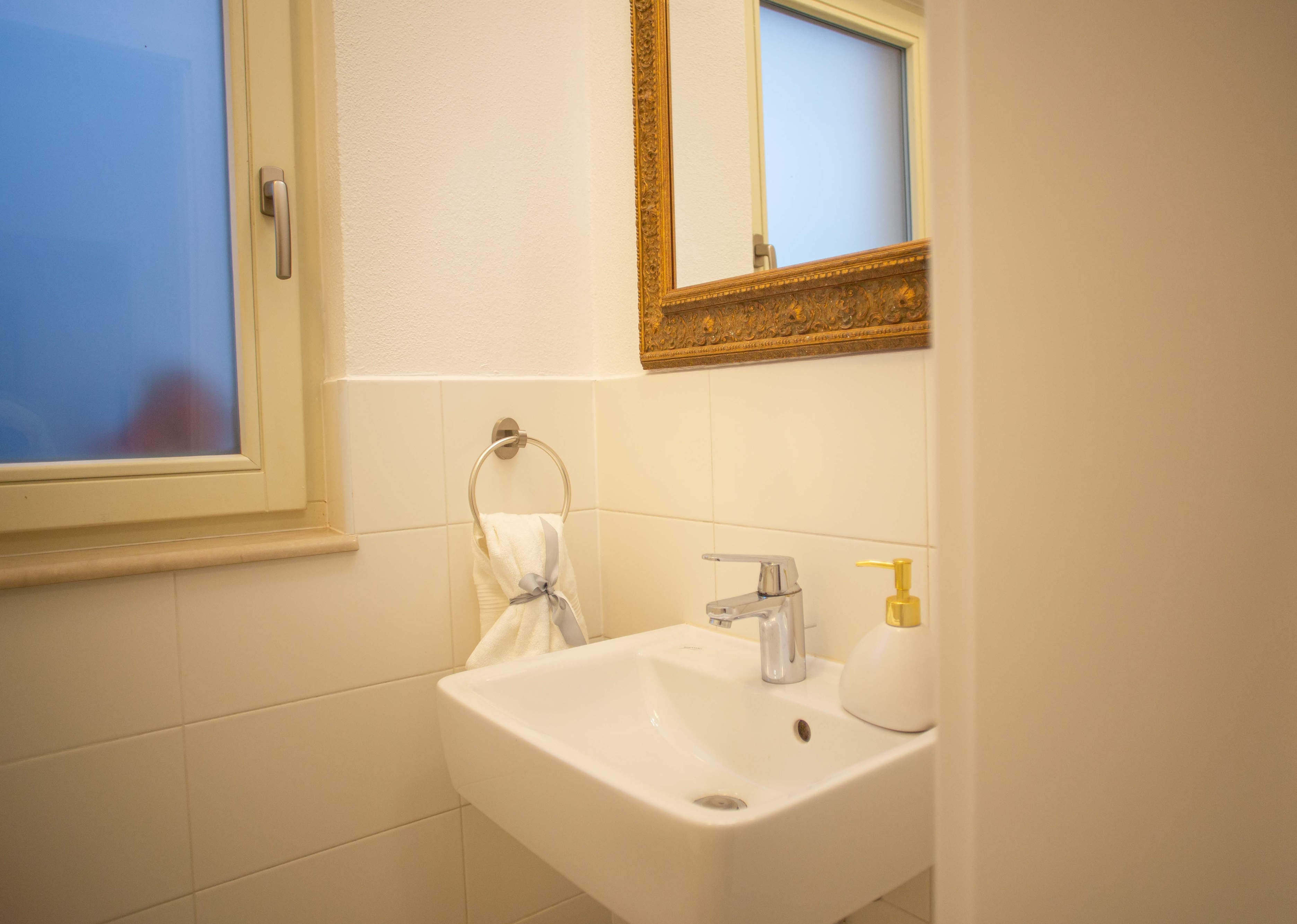 Four bedroom house with terrace and sea view Svirče, Hvar  K
