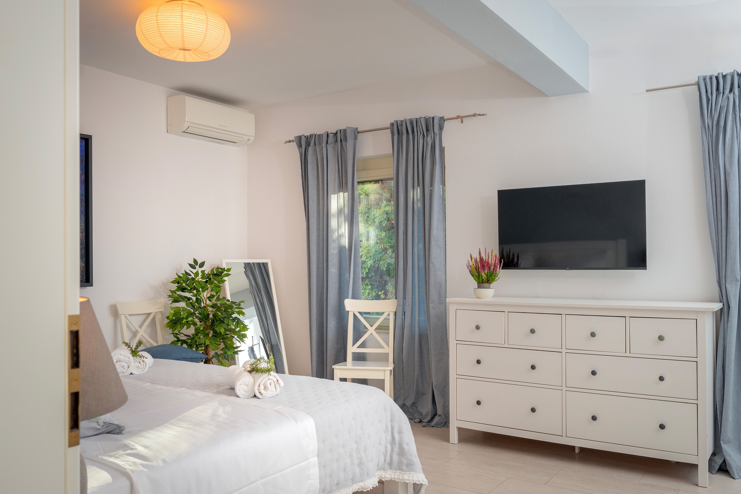 Four bedroom house with terrace and sea view Svirče, Hvar  K