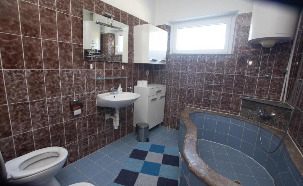 Four bedroom house with terrace Selca, Brač  K